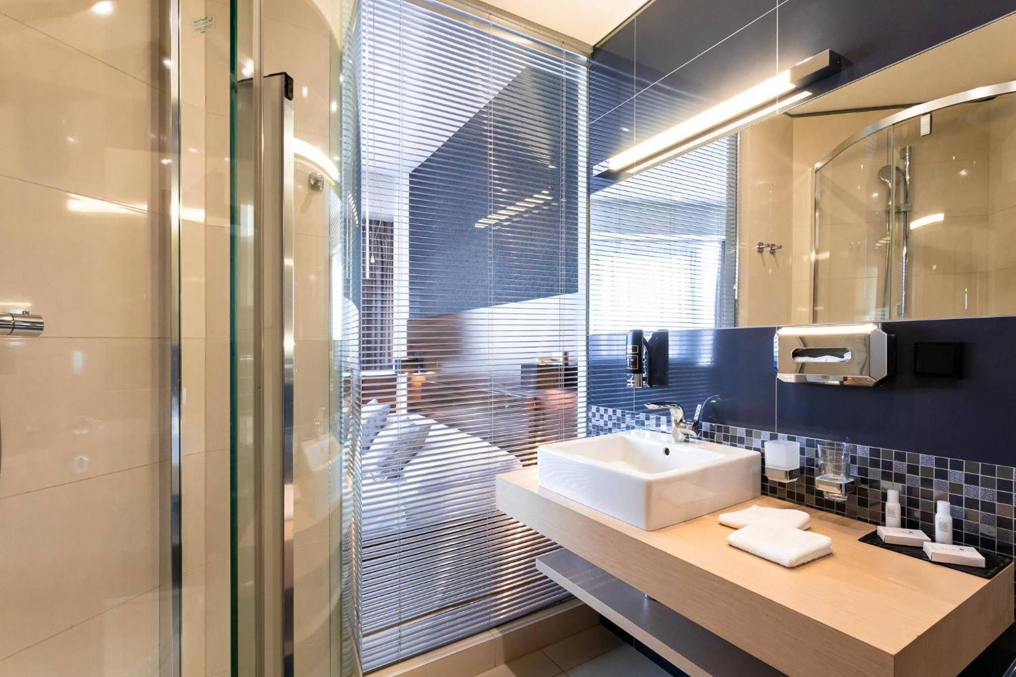 Standard Double Room - Photo 7