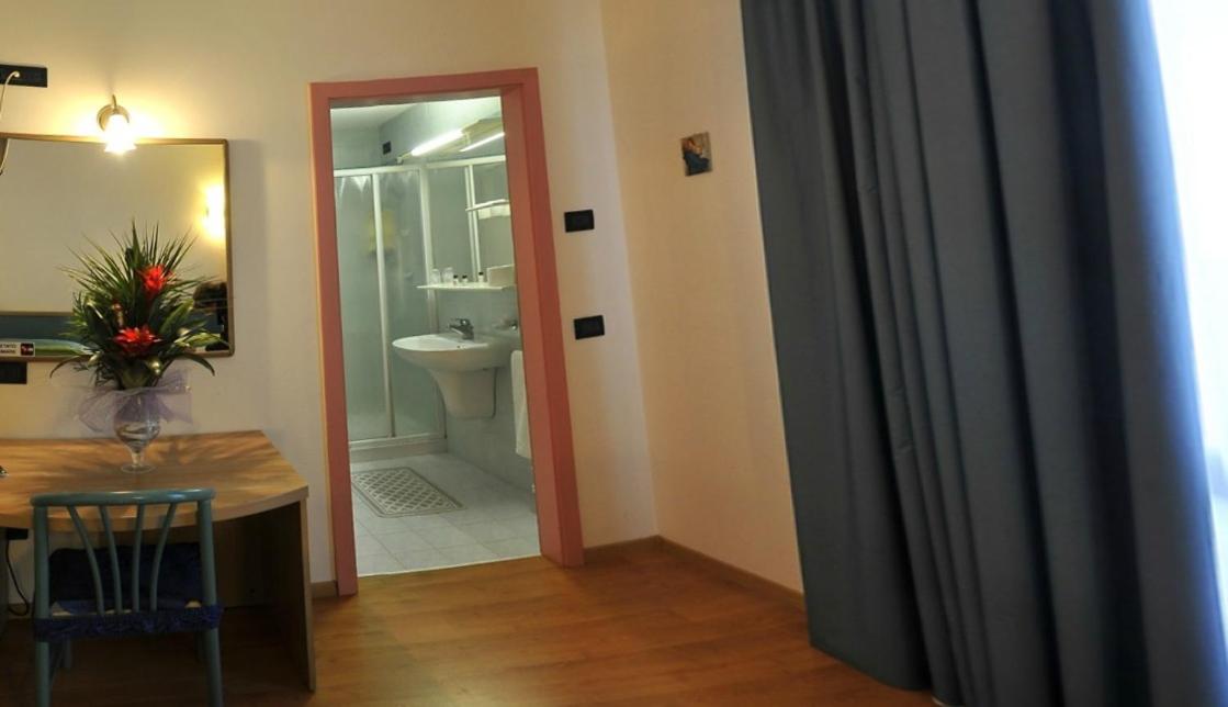 Single Room photo 3