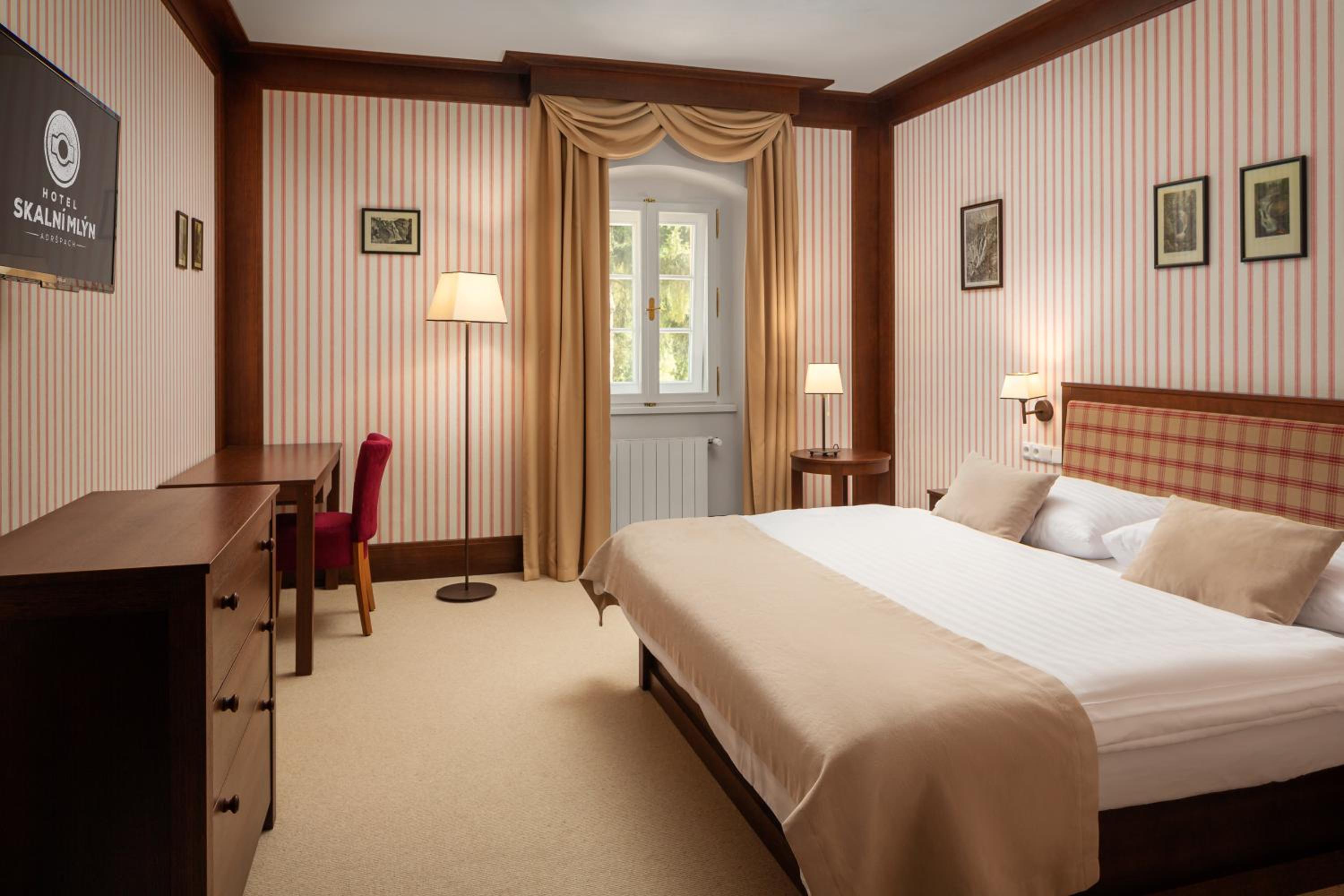 Deluxe King Room photo 1