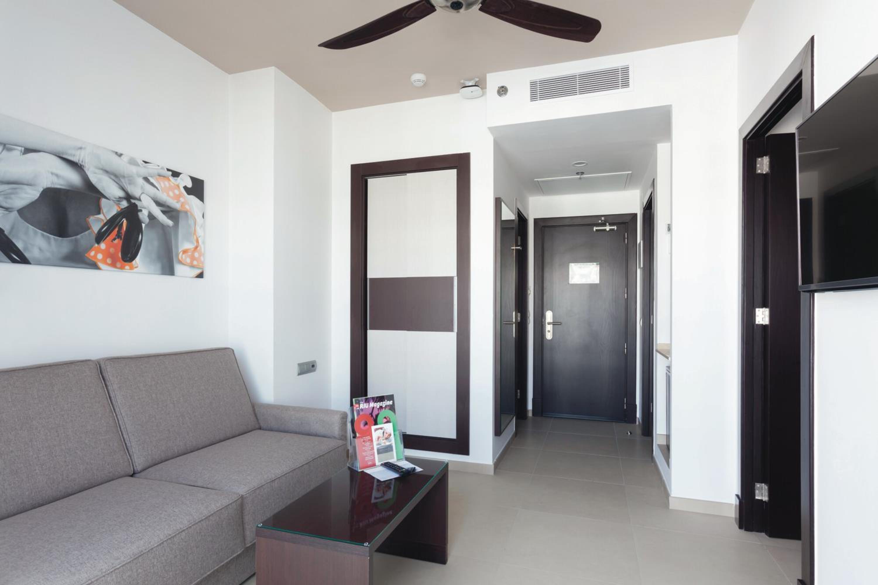 Family Room - Photo 3