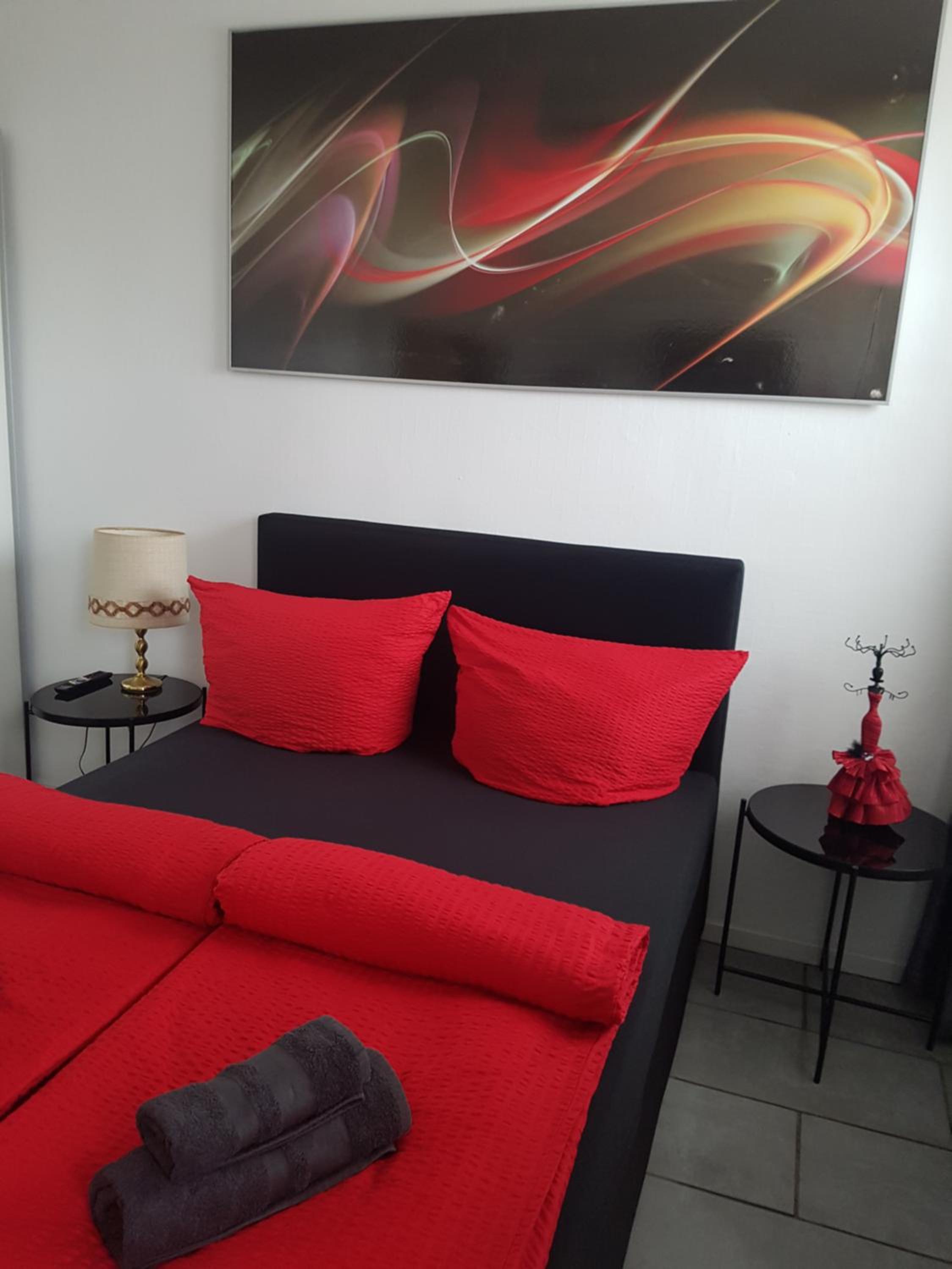 One-Bedroom Apartment photo 2