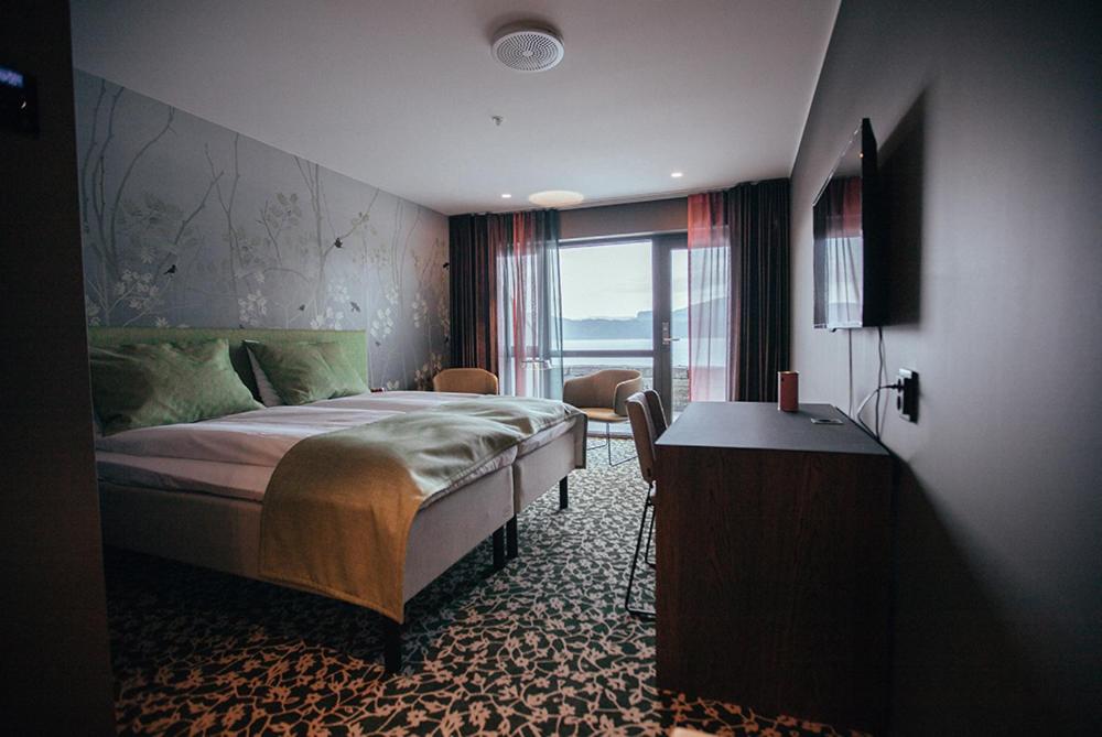 Deluxe Double Room with Balcony and Sea View photo 3