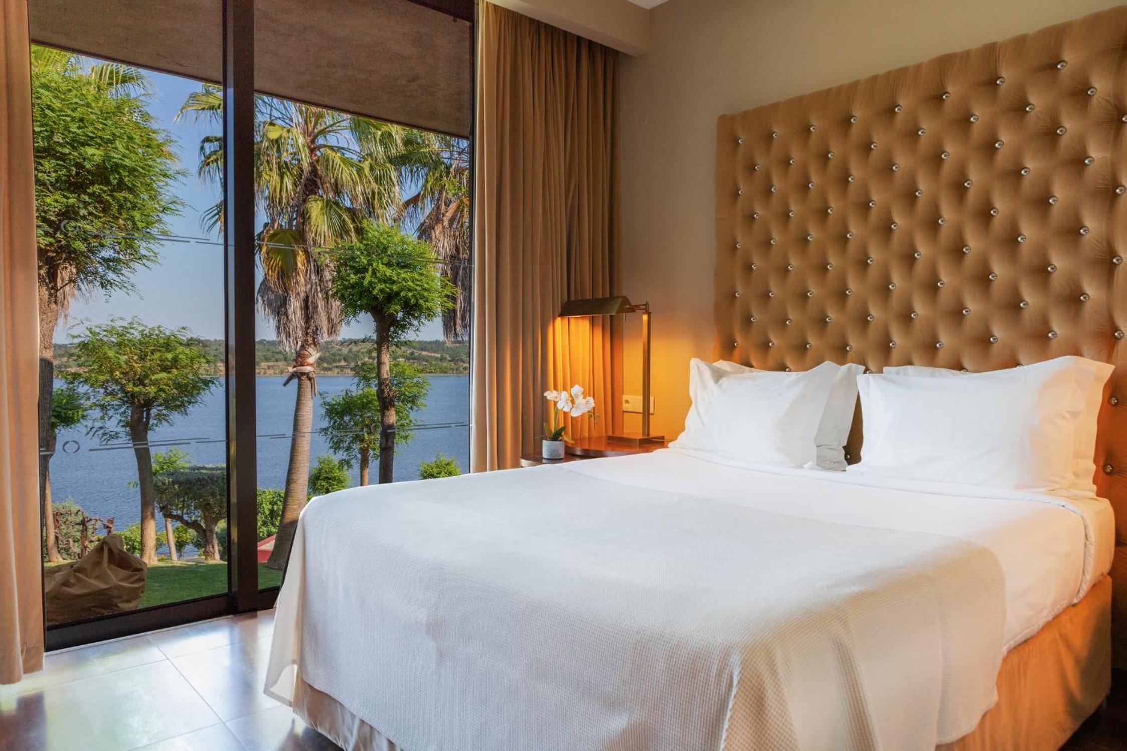 Three-Bedroom Villa with Lake View