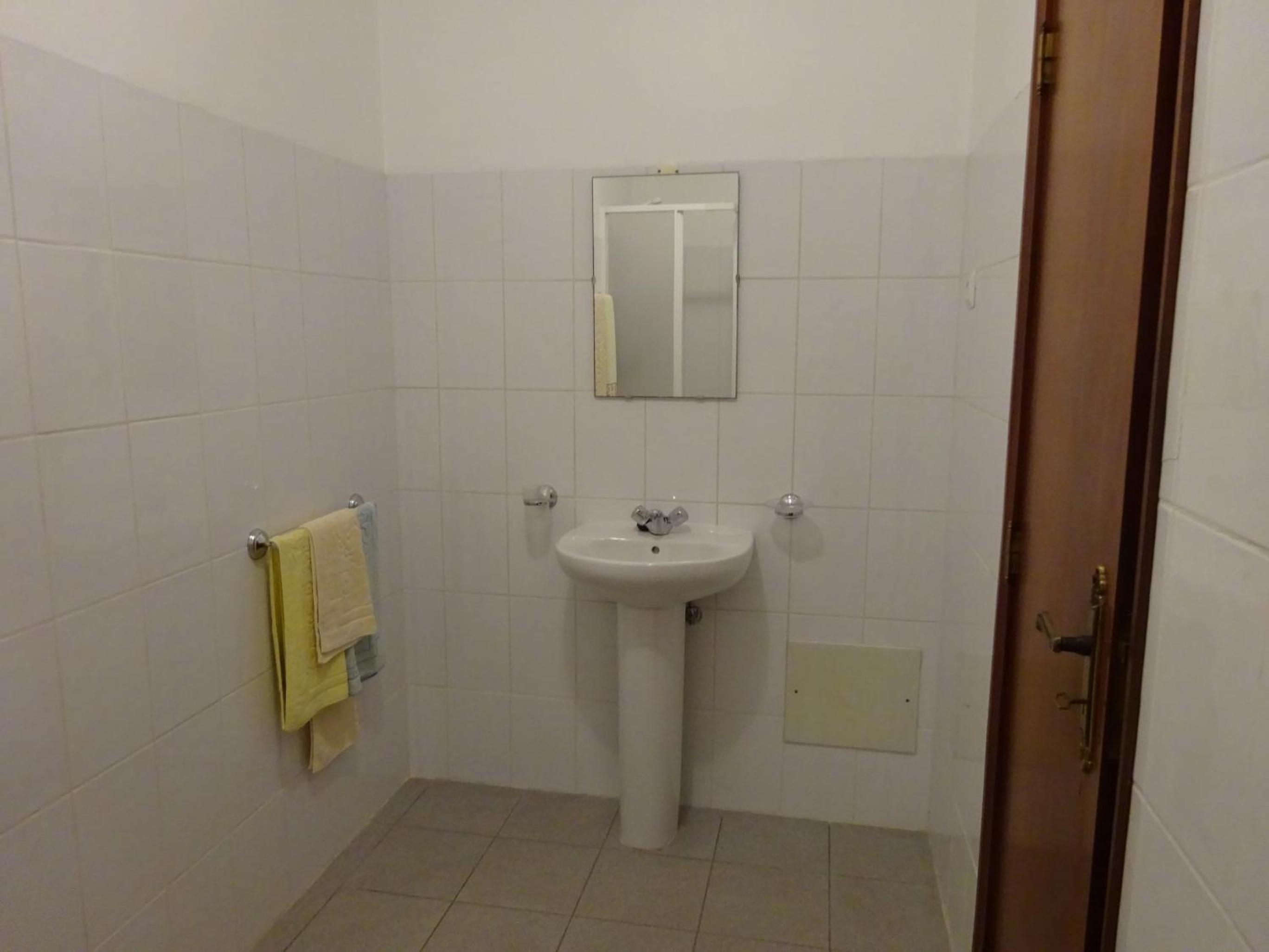Double or Twin Room - Photo 12