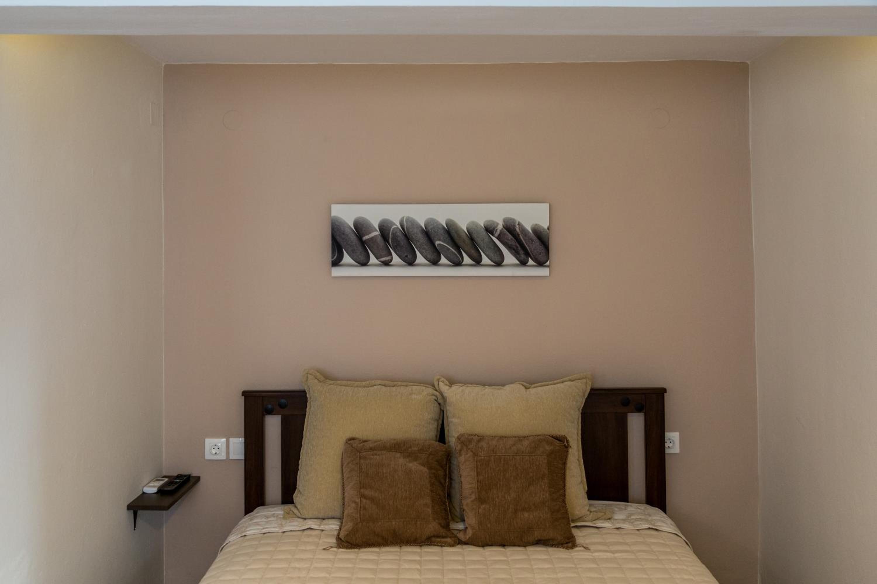One-Bedroom Apartment - Photo 8