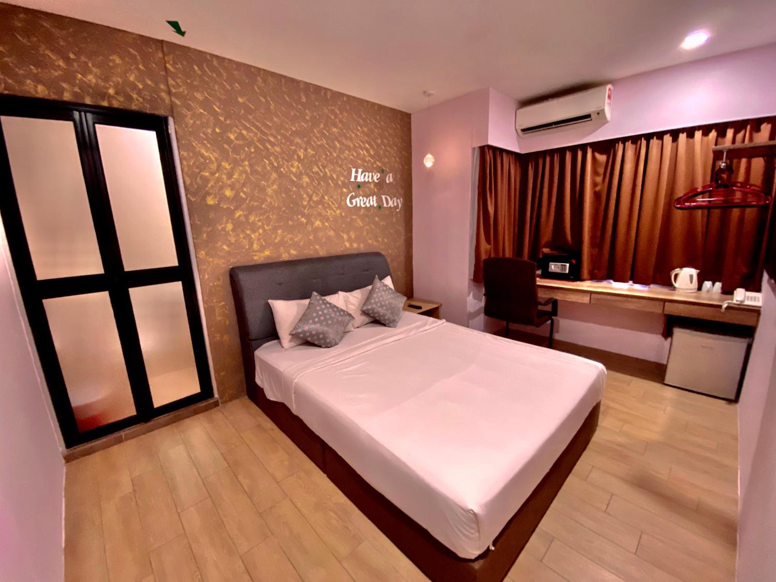 Premium Queen Room photo 3