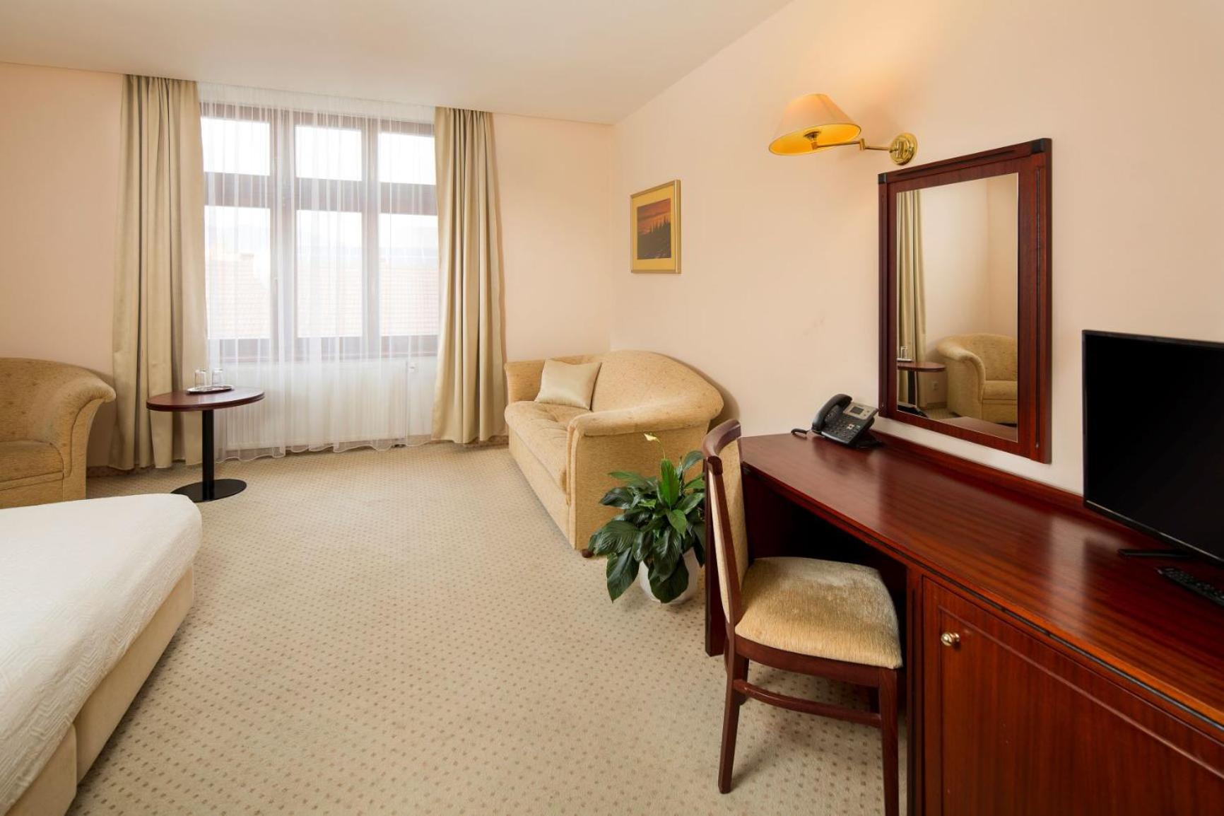 Double or Twin Room - Photo 3