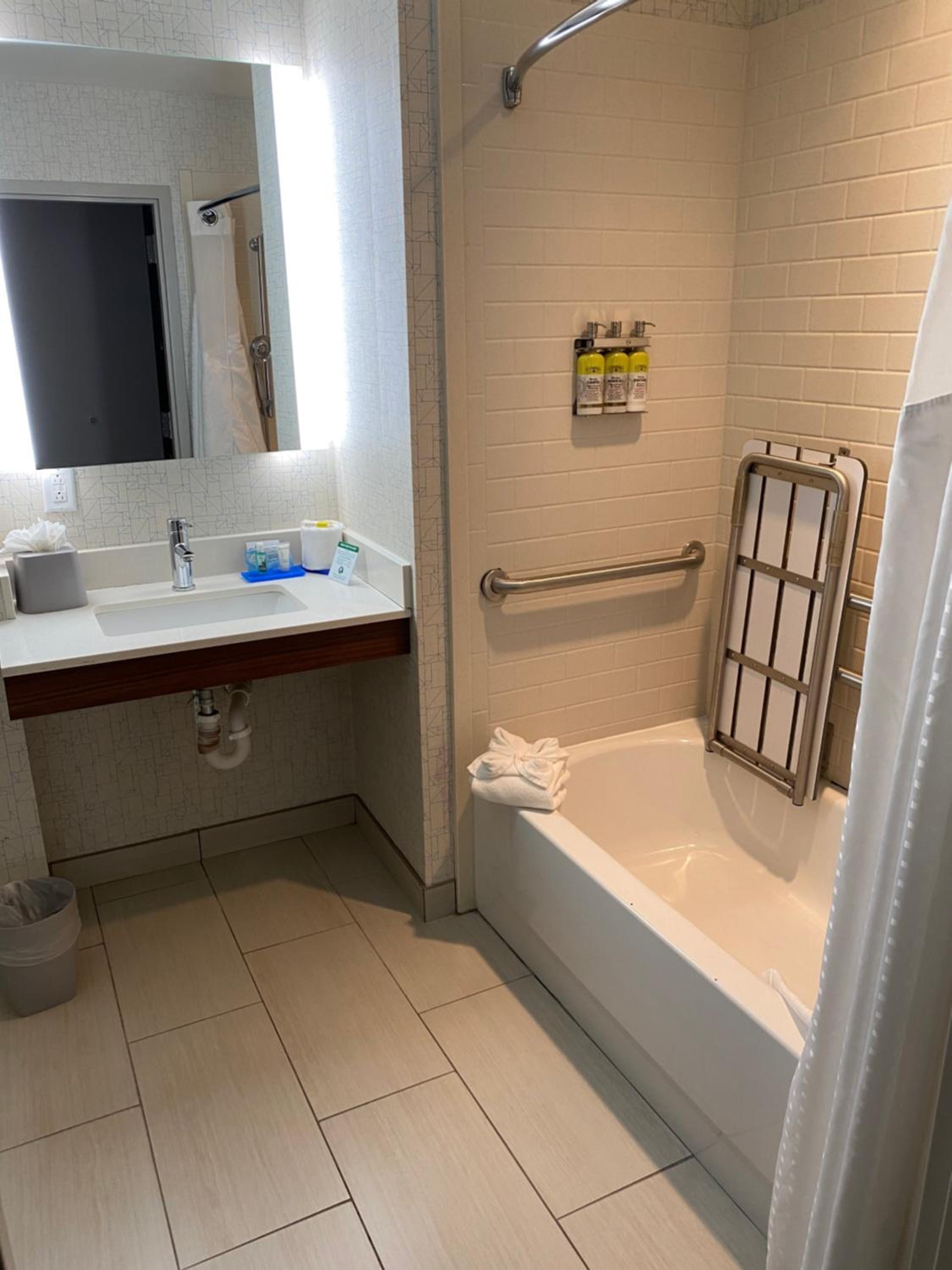 Standard King Room with Mobility Accessible Tub - Photo 2