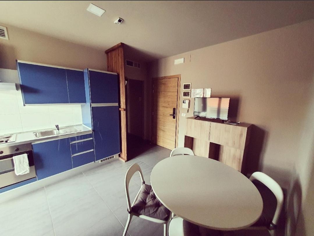 One-Bedroom Apartment - Photo 3