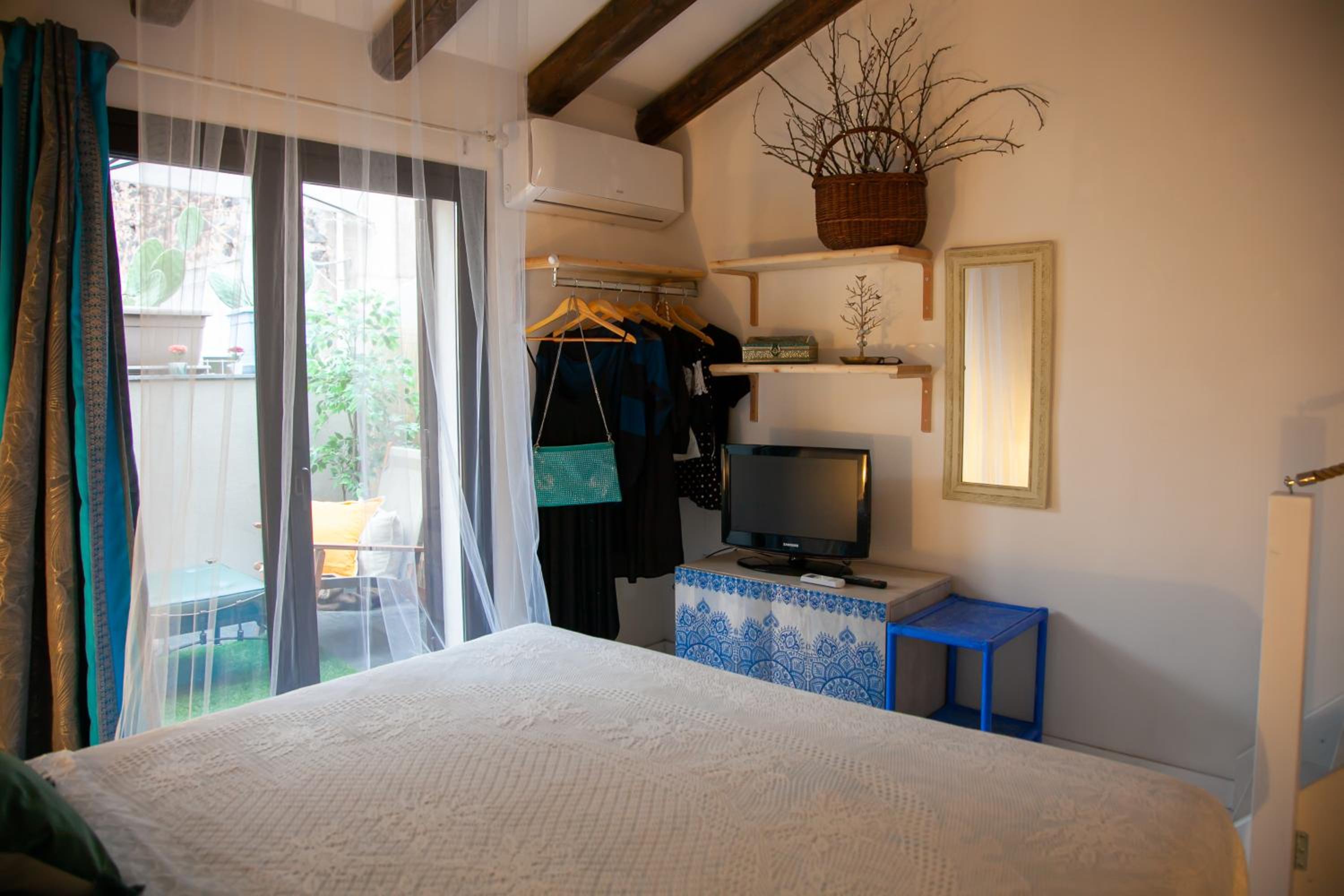 Apartment with Terrace - Photo 6