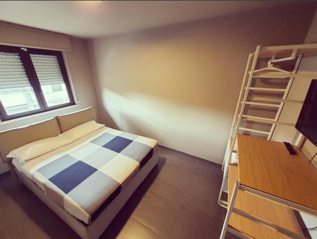 Deluxe Family Suite - Photo 4