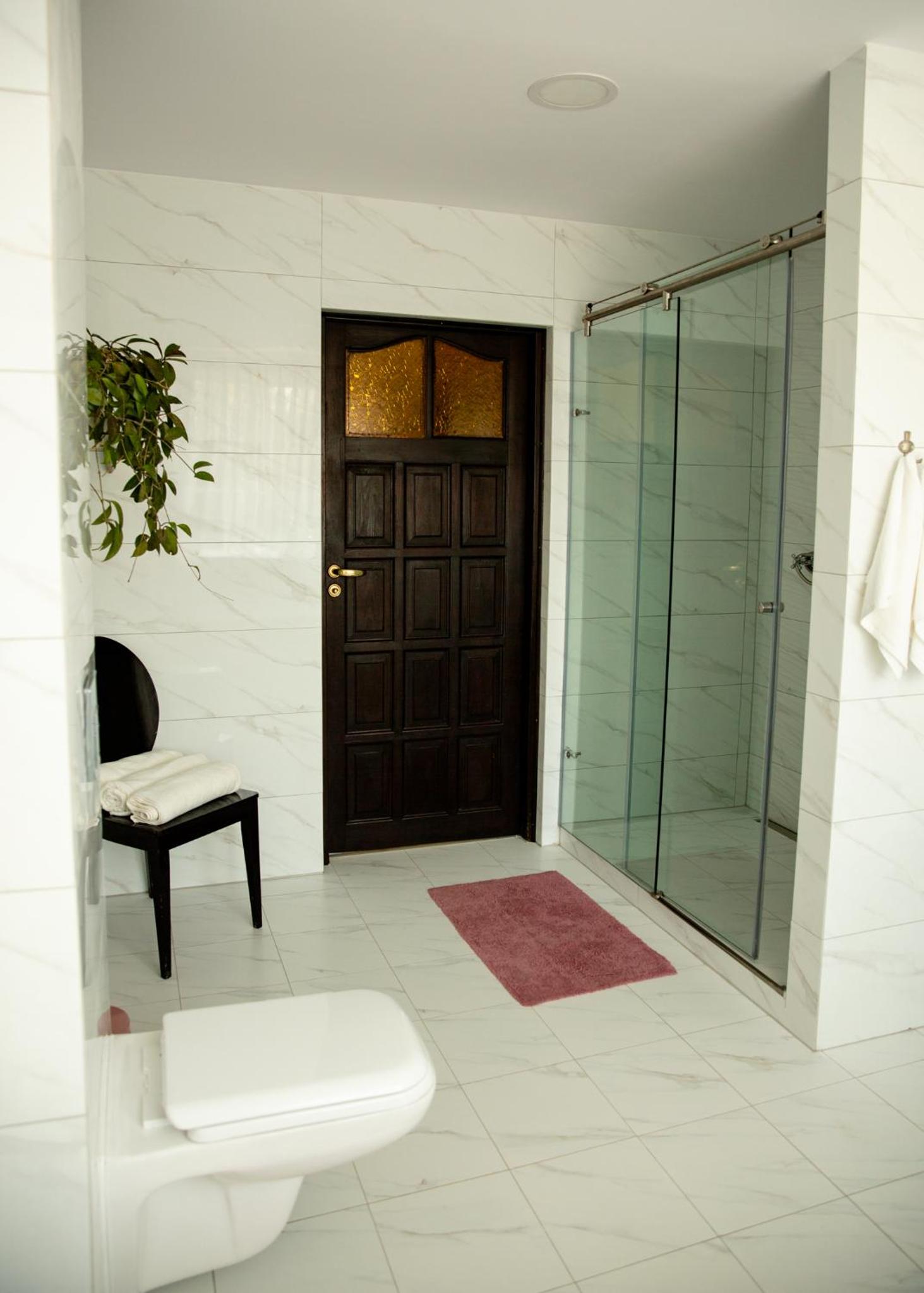 Four-Bedroom House - Photo 4