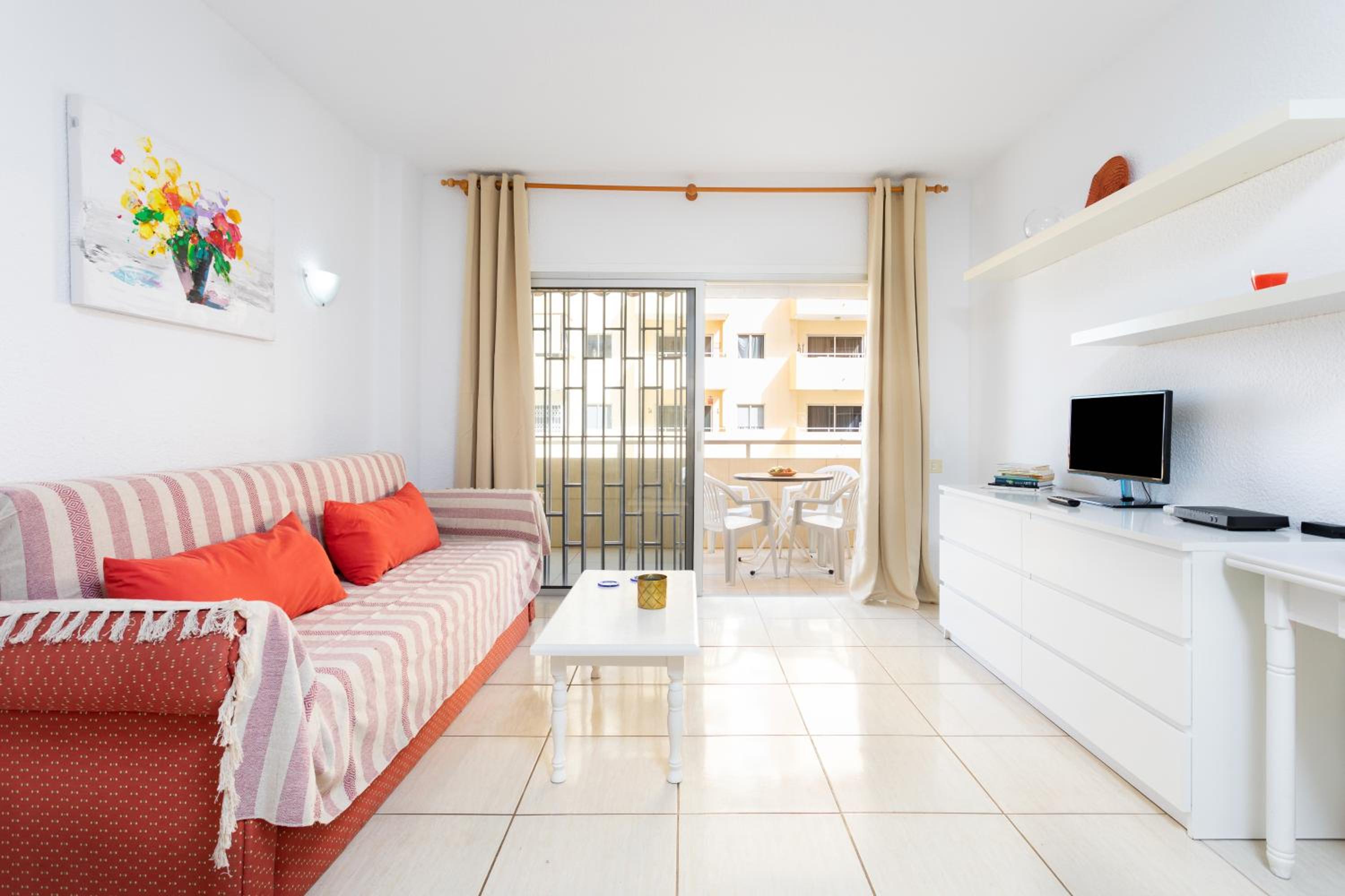 One-Bedroom Apartment - Photo 3