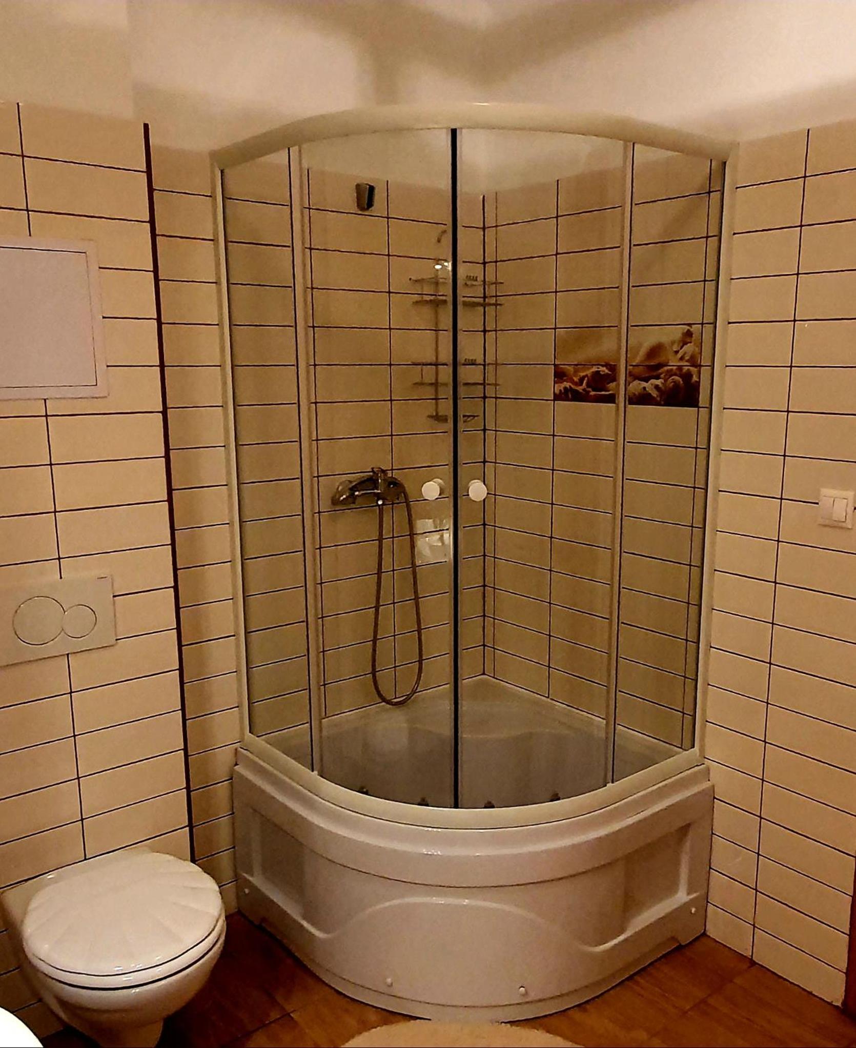 Two-Bedroom Apartment with Lake View - Photo 46