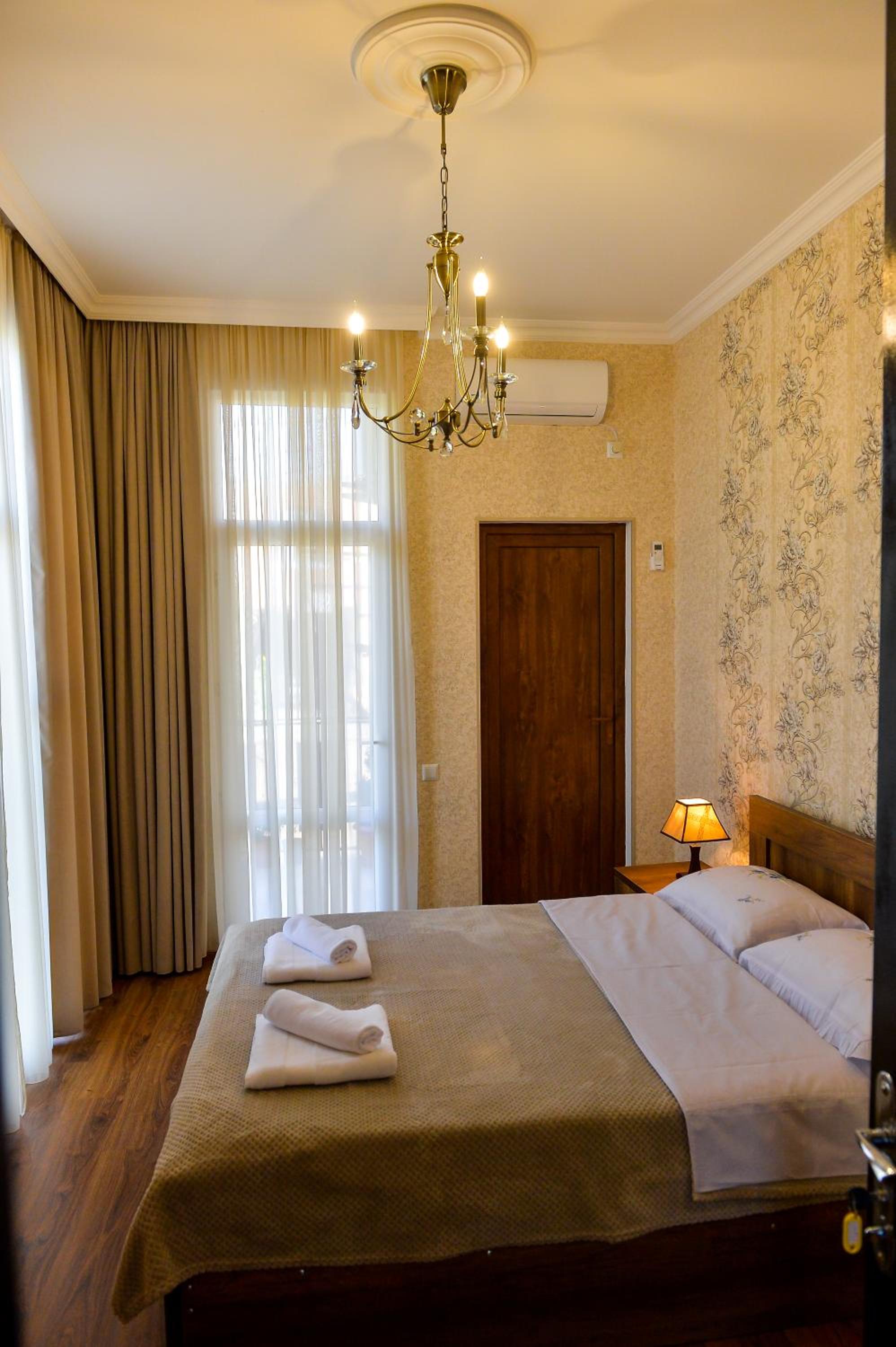 Deluxe Double Room with Balcony photo 2