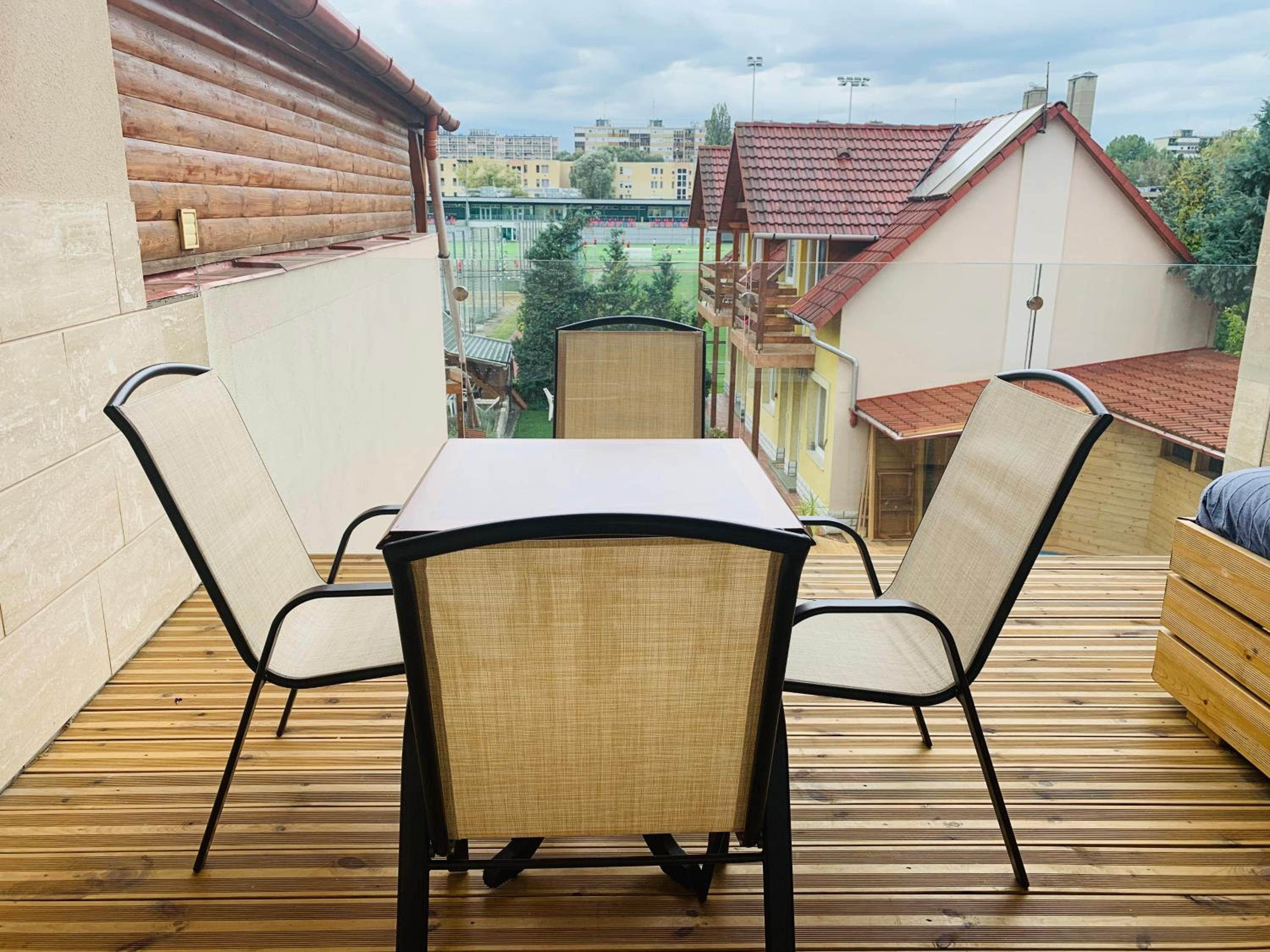 Apartment with Balcony photo 3