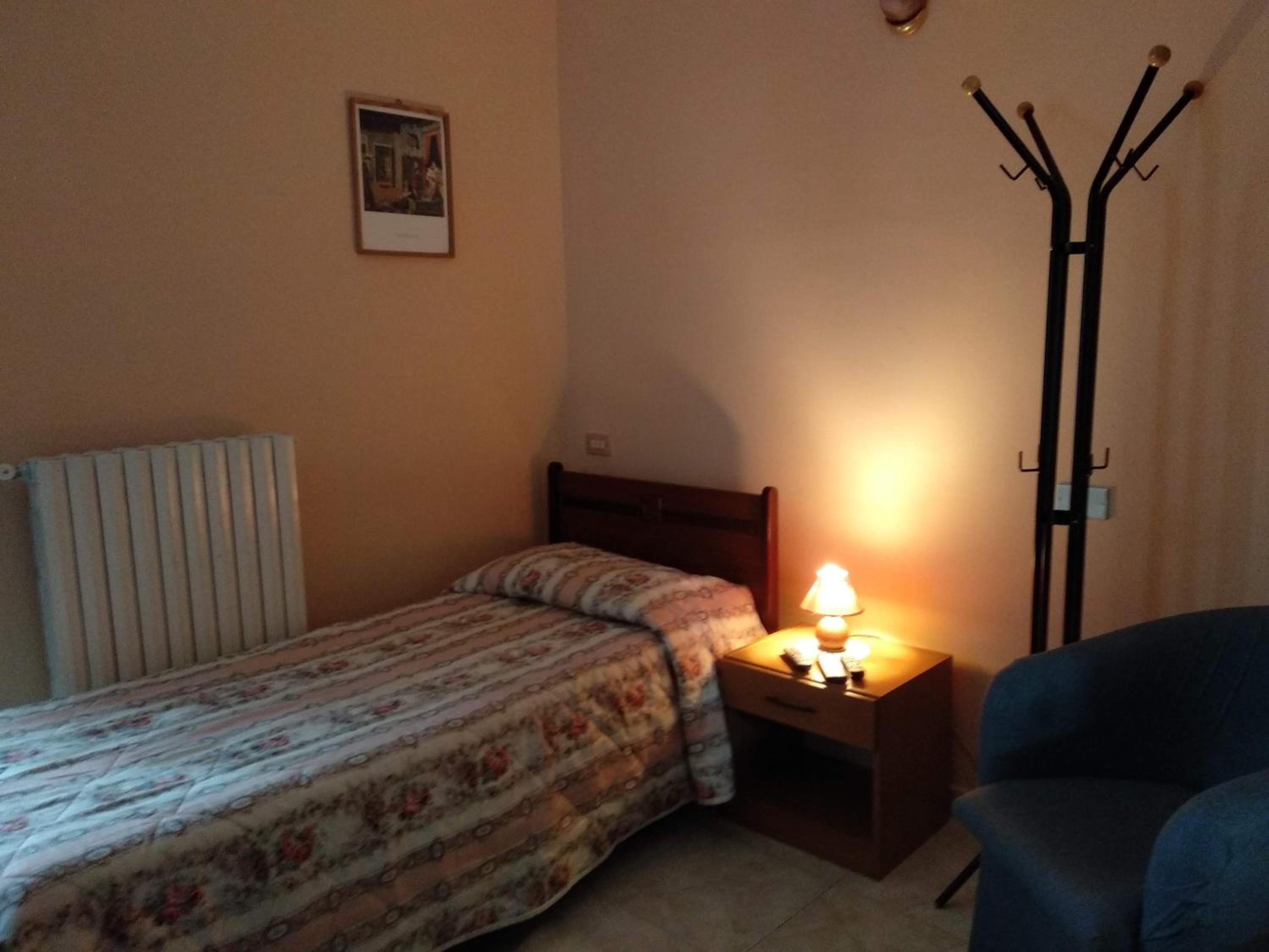 Single Room with Private Bathroom photo 1