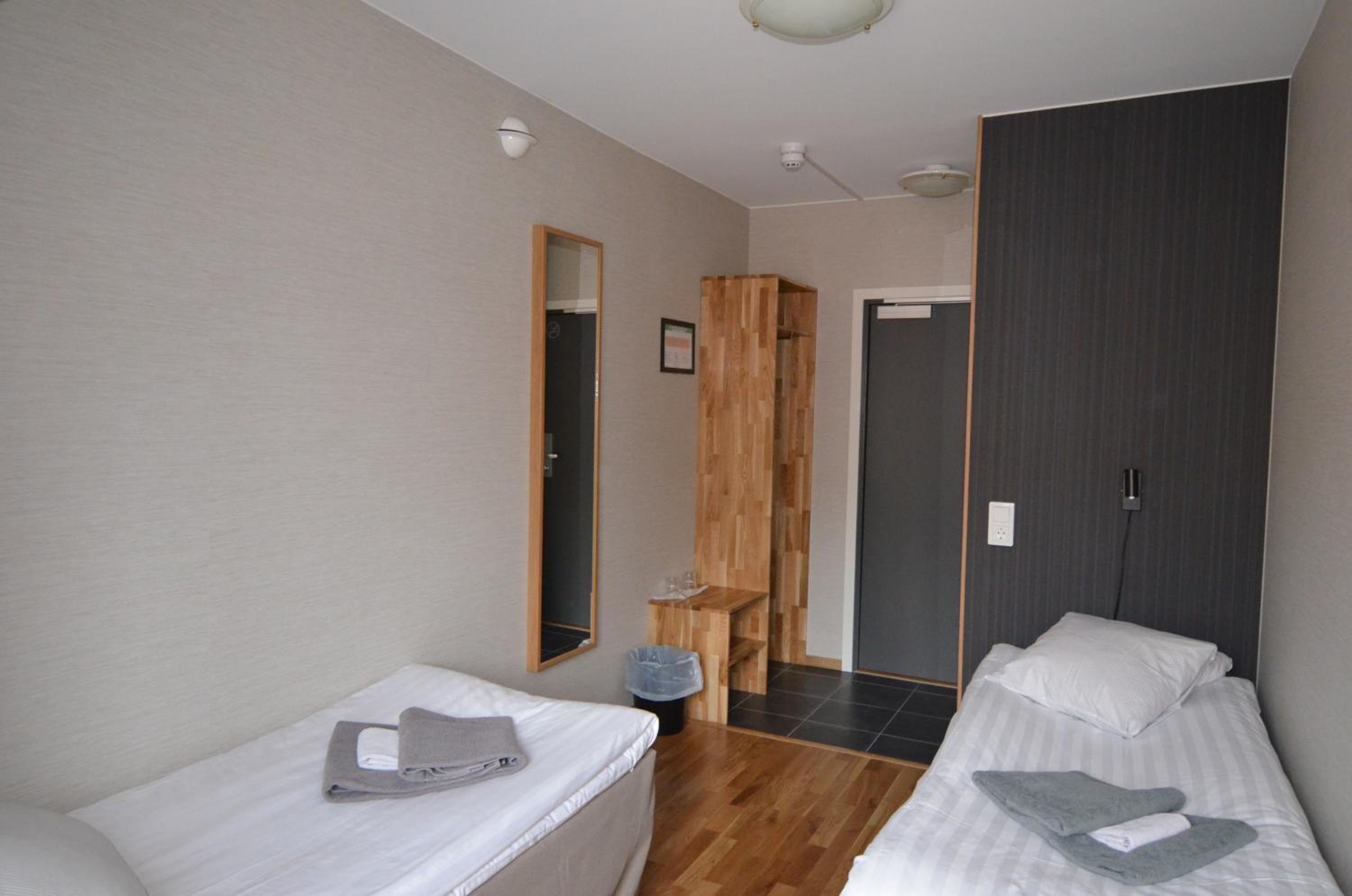 Standard Twin Room - Photo 10