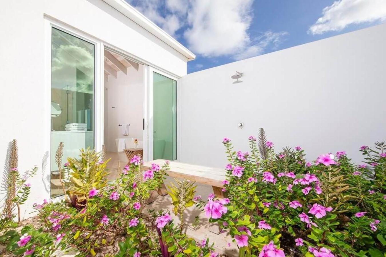 One Bedroom Beachfront Villa  photo 2