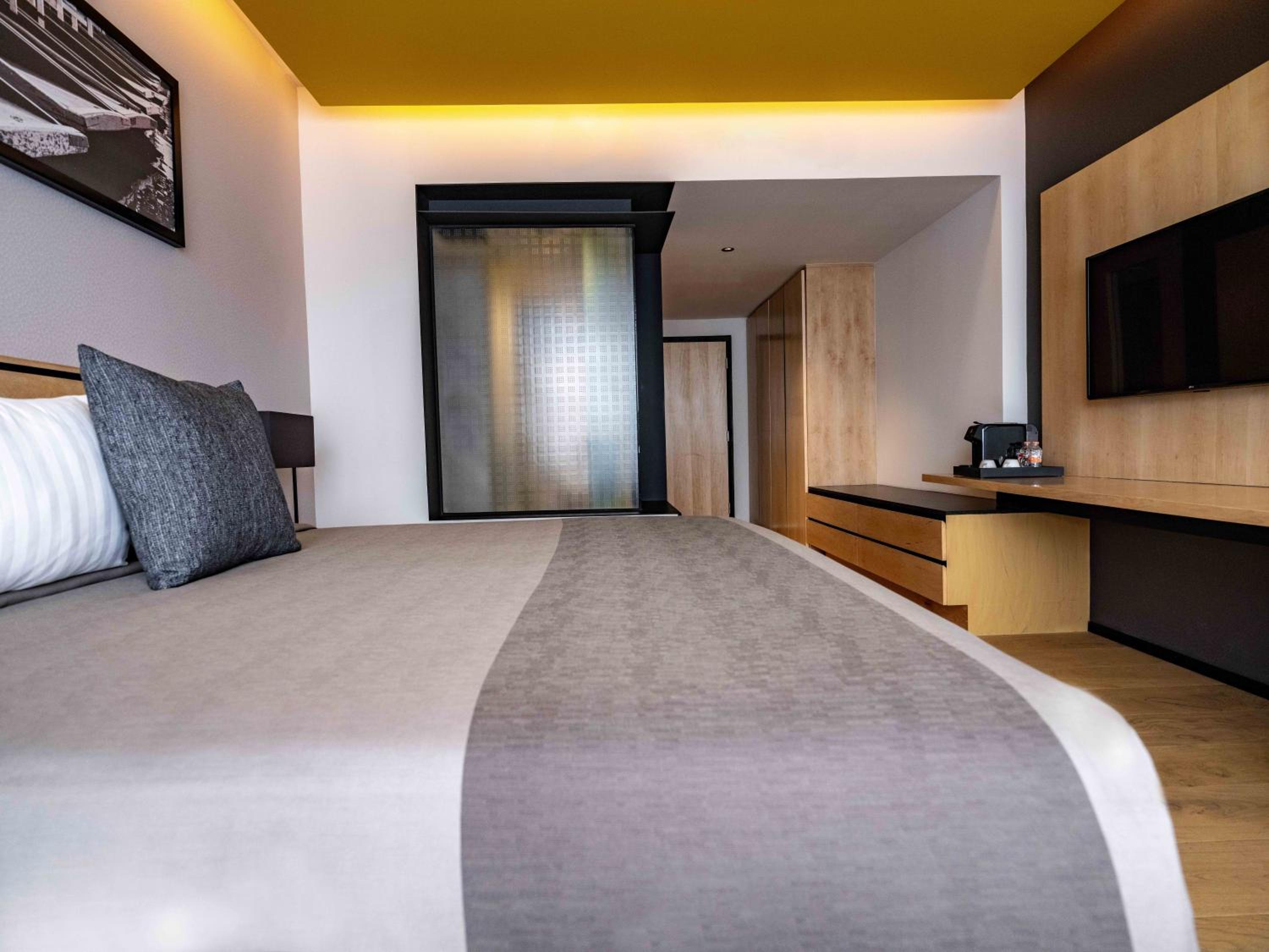 Deluxe King Room - Photo 1