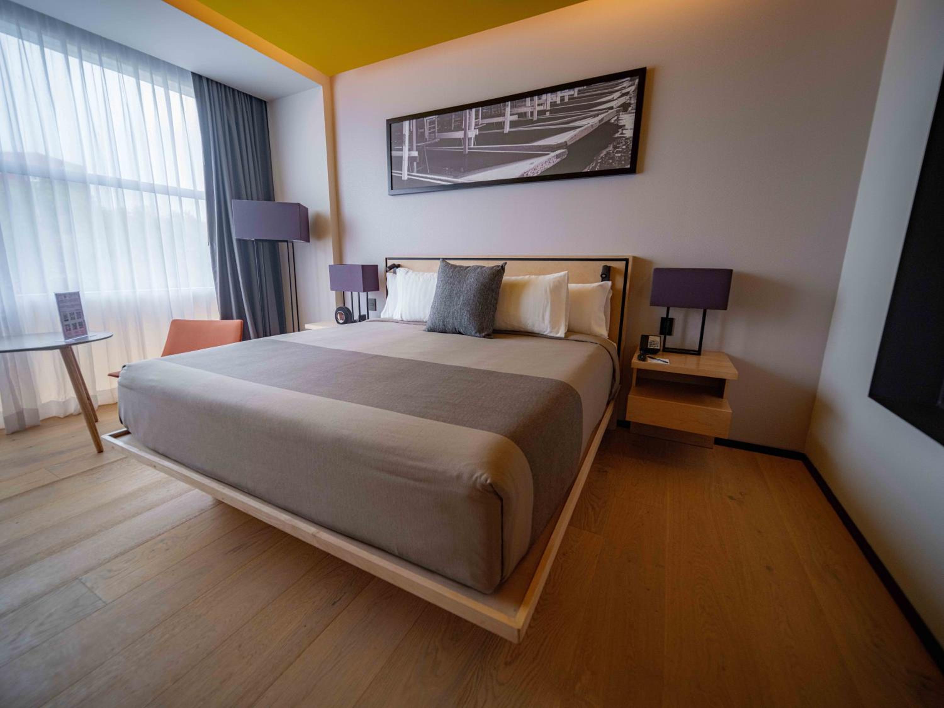 Deluxe King Room - Photo 6
