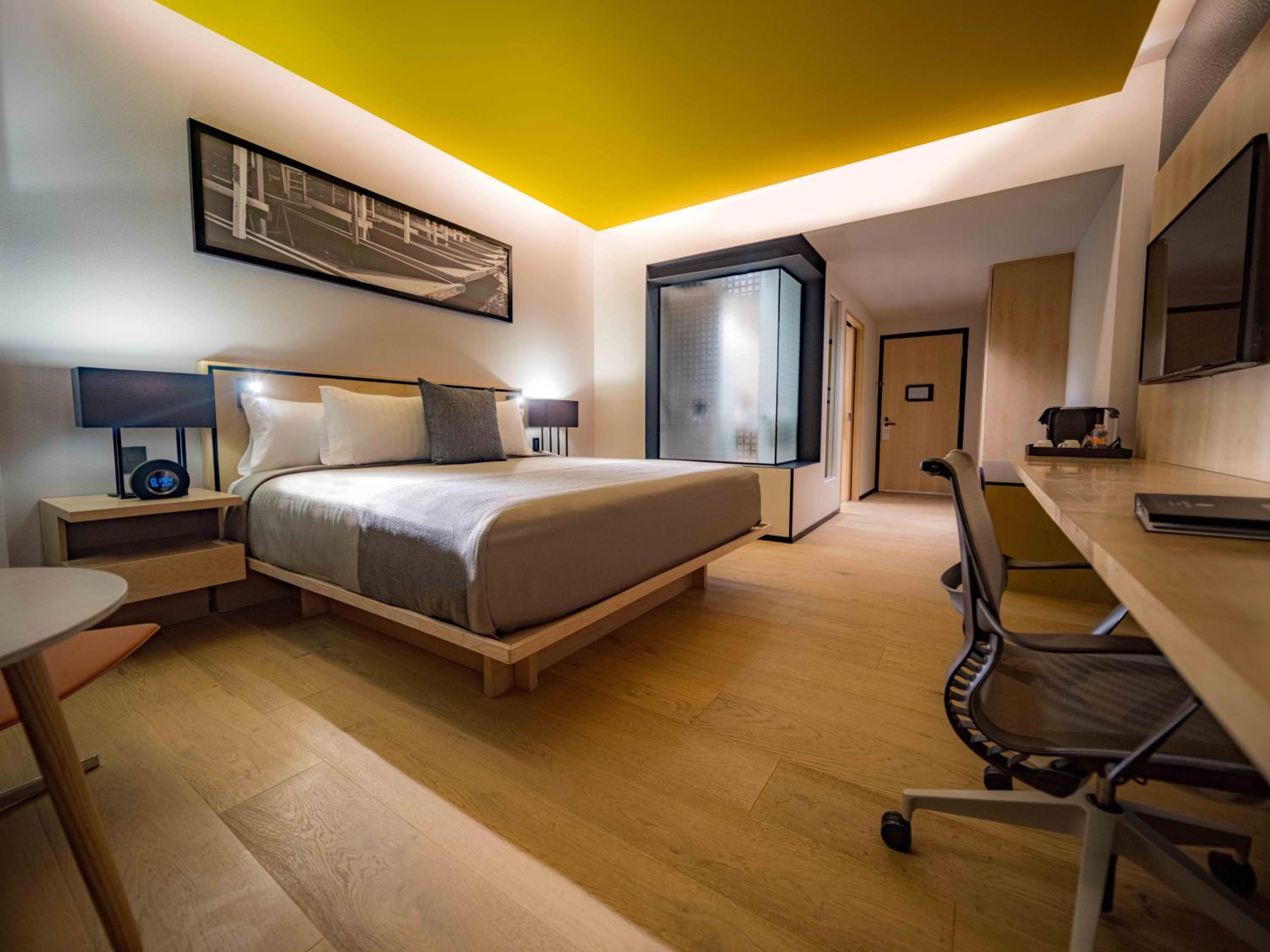 Deluxe King Room - Photo 5