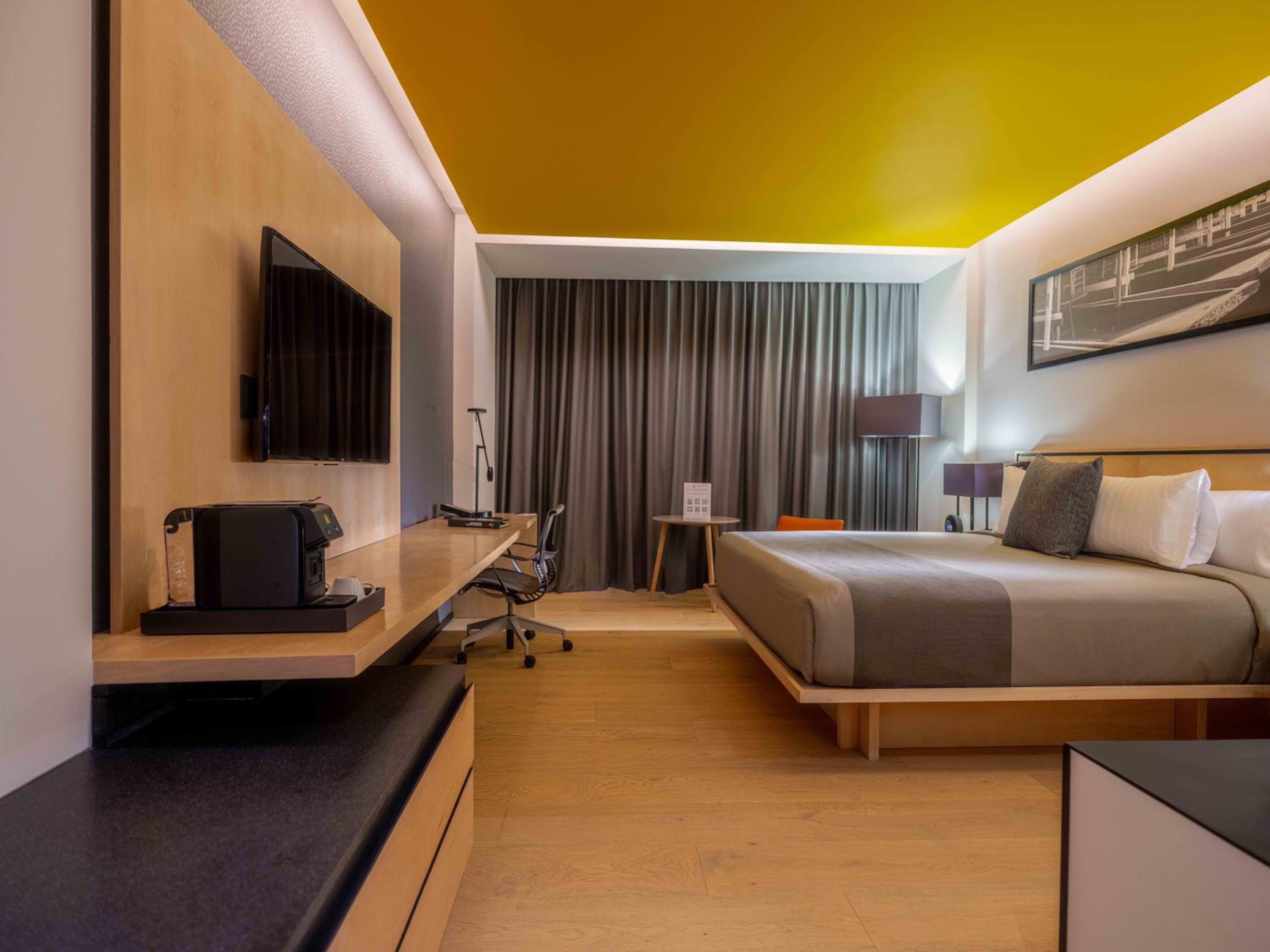 Deluxe King Room - Photo 4