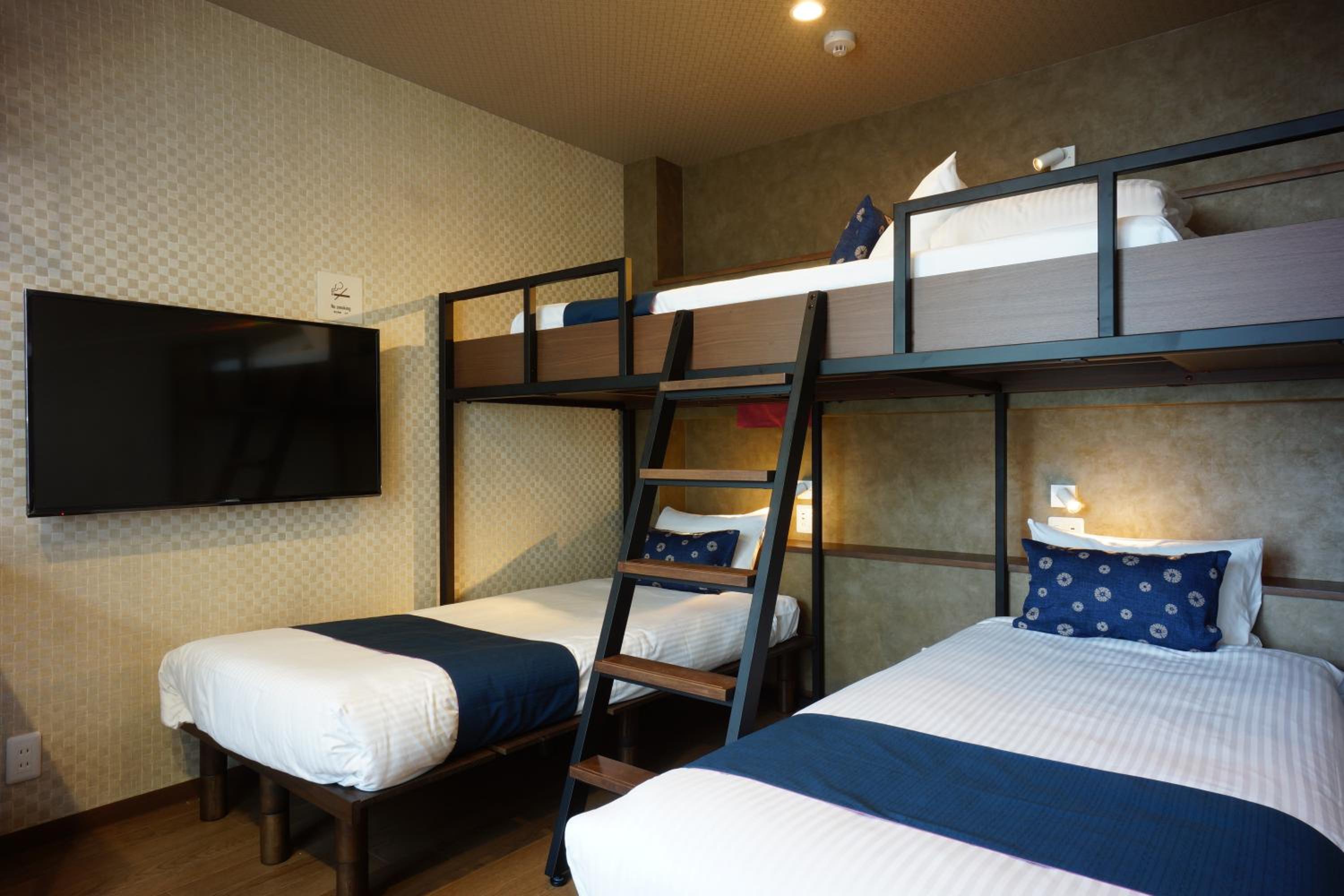 Superior Triple Room photo 3