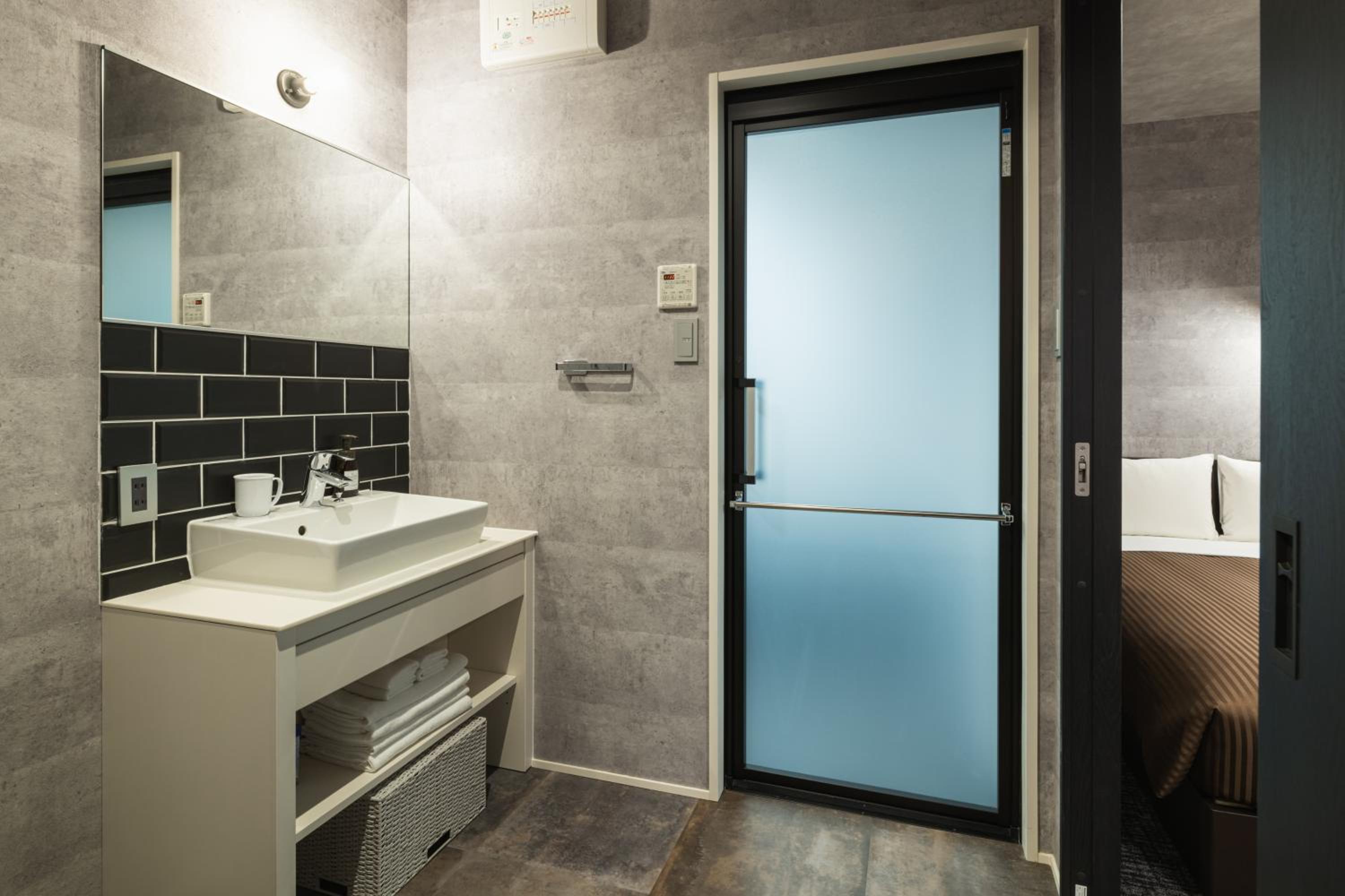 Standard Twin Room - Photo 9