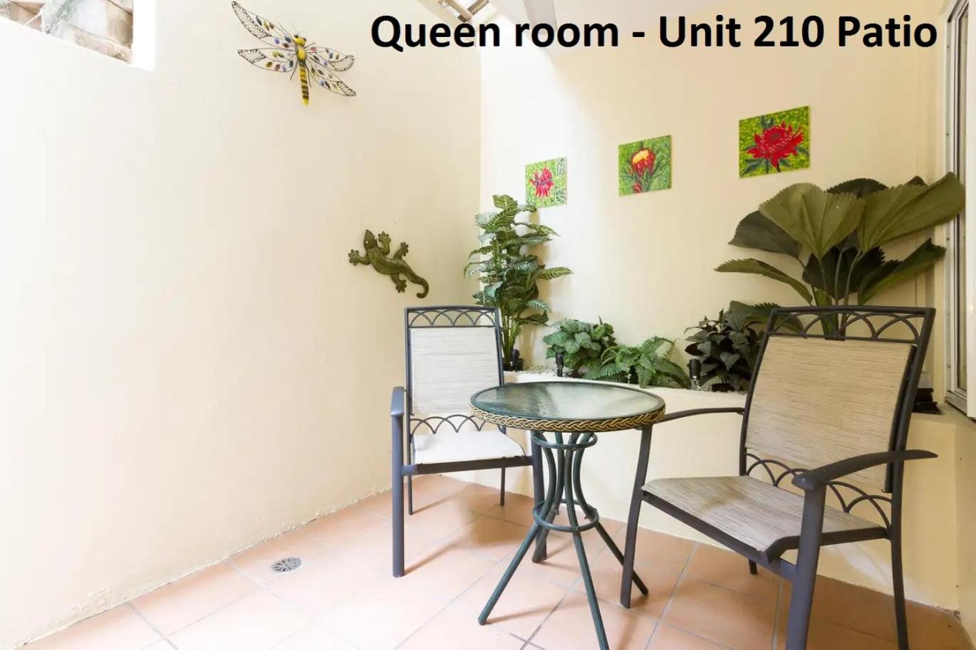 Queen Room photo 2