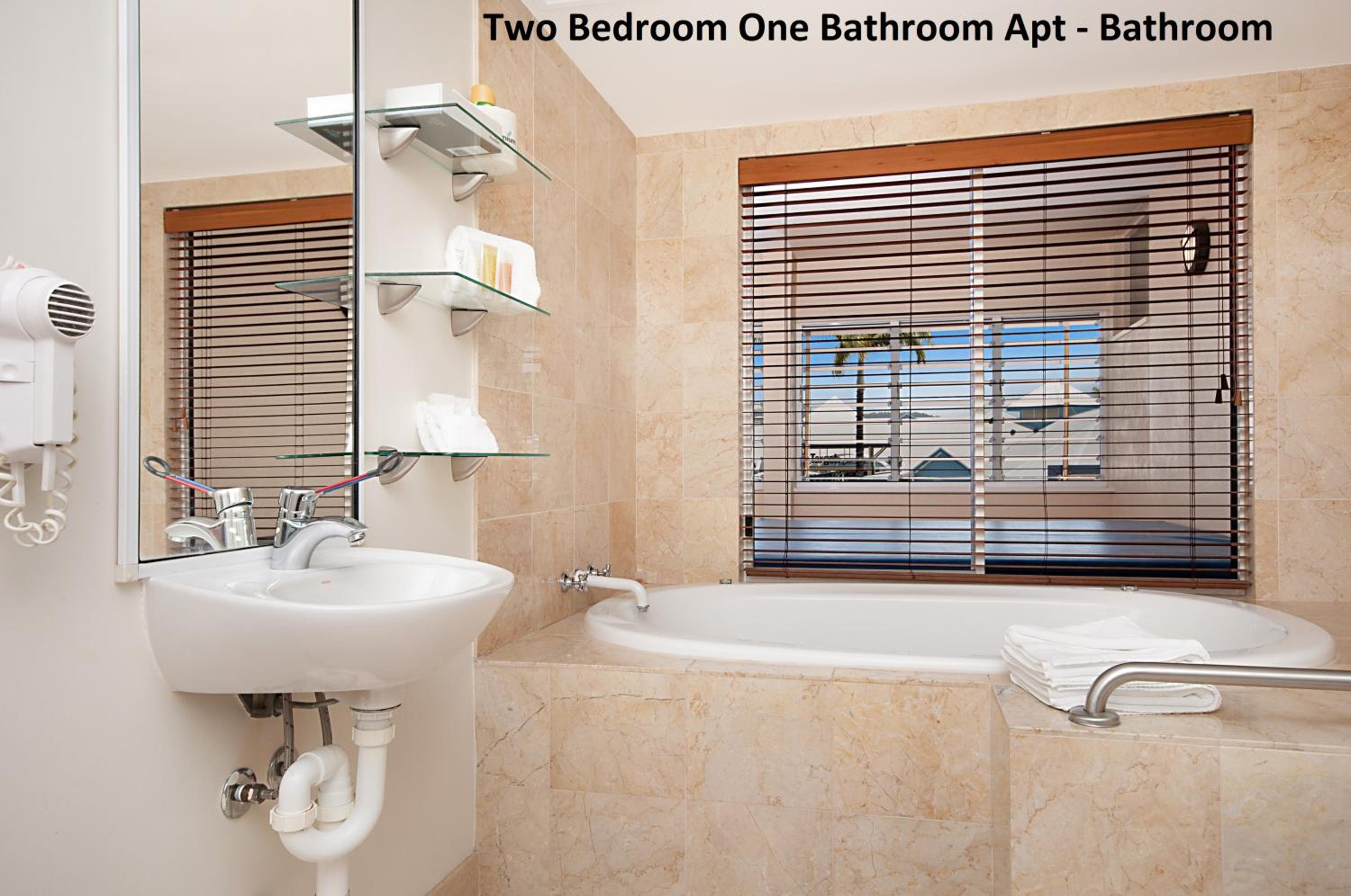 Two-Bedroom Apartment with Spa Bath - One Bathroom photo 2