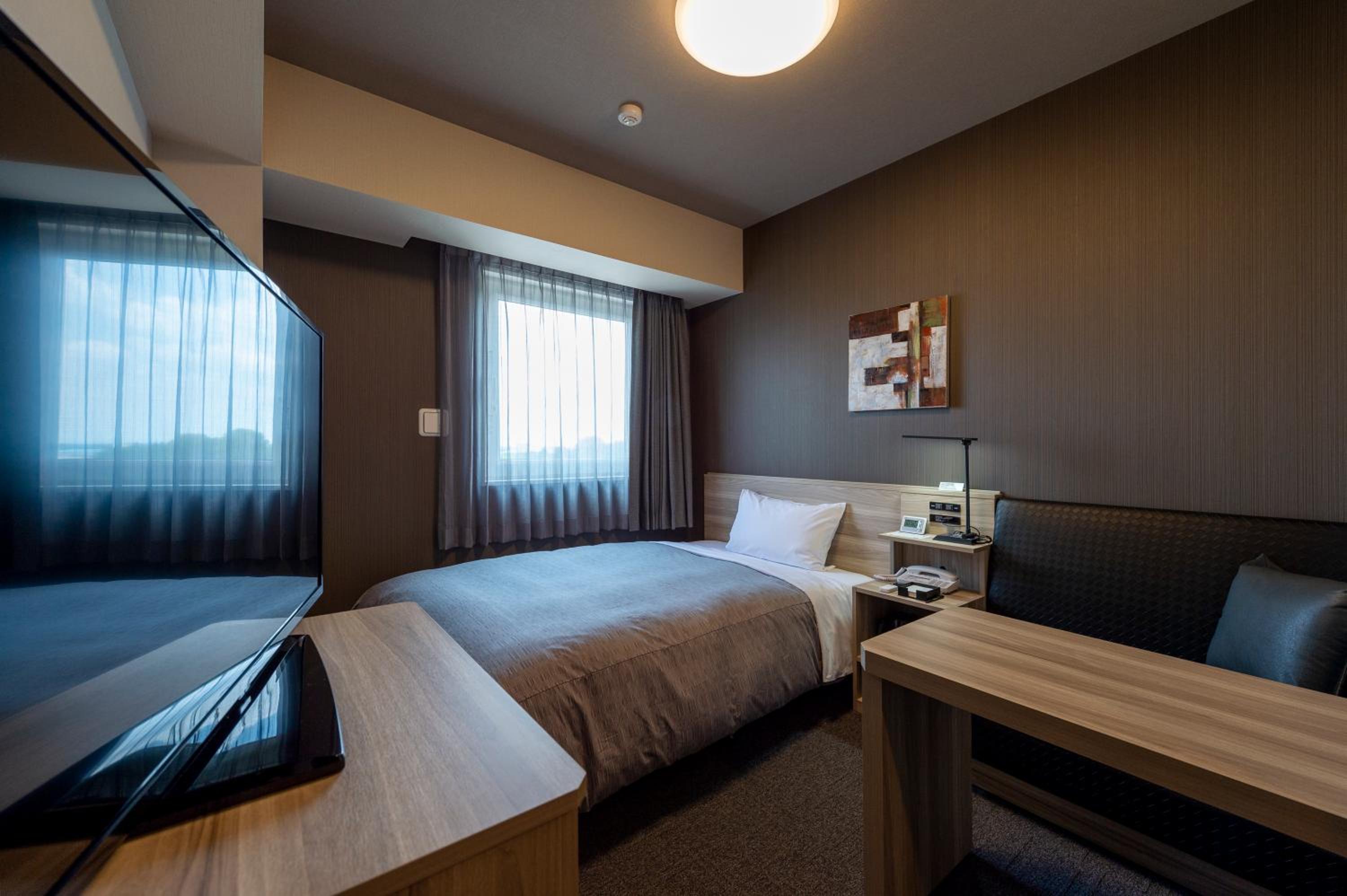 Single Room - Non-Smoking - With Smoking Area on the Floor