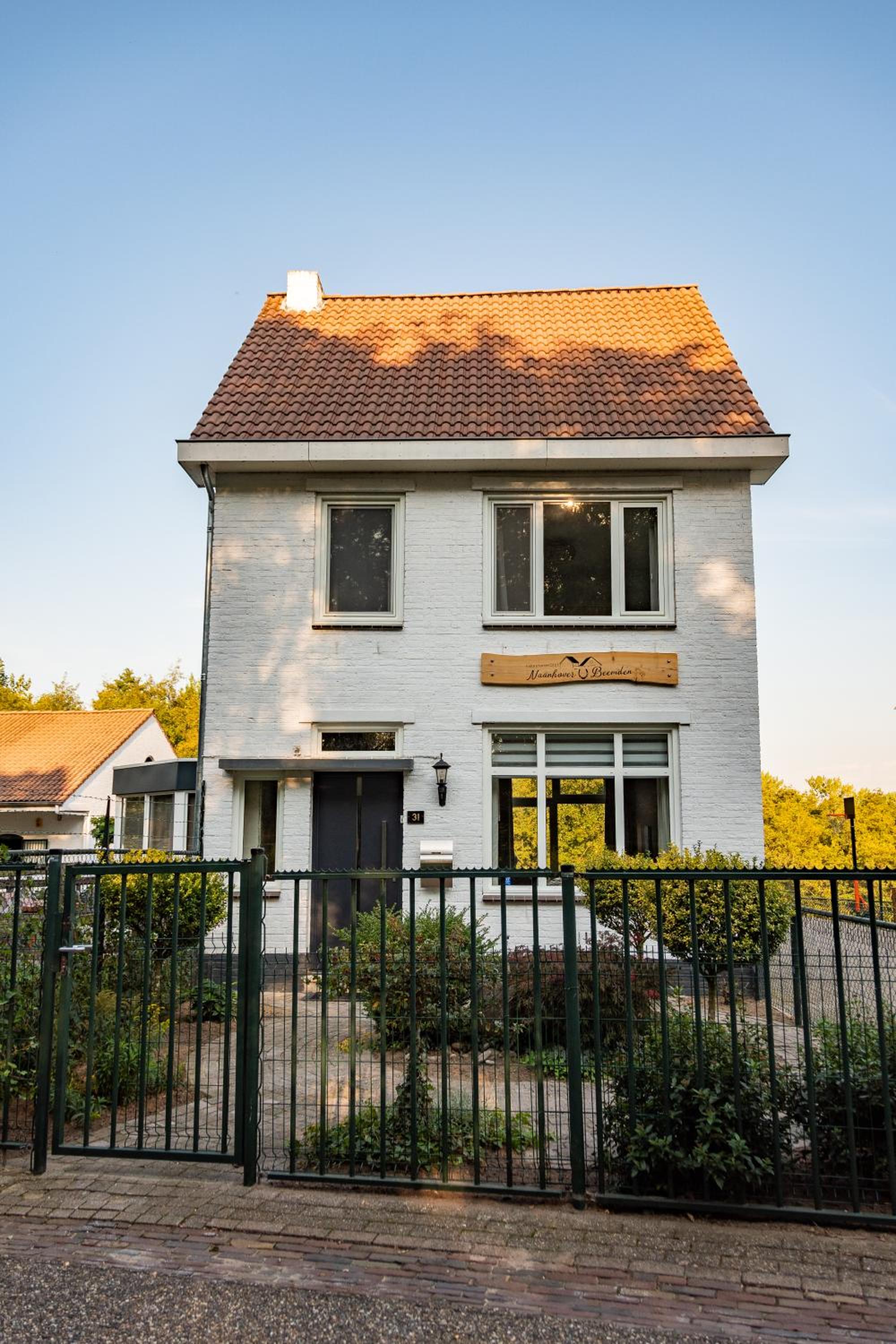 Five-Bedroom House photo 1