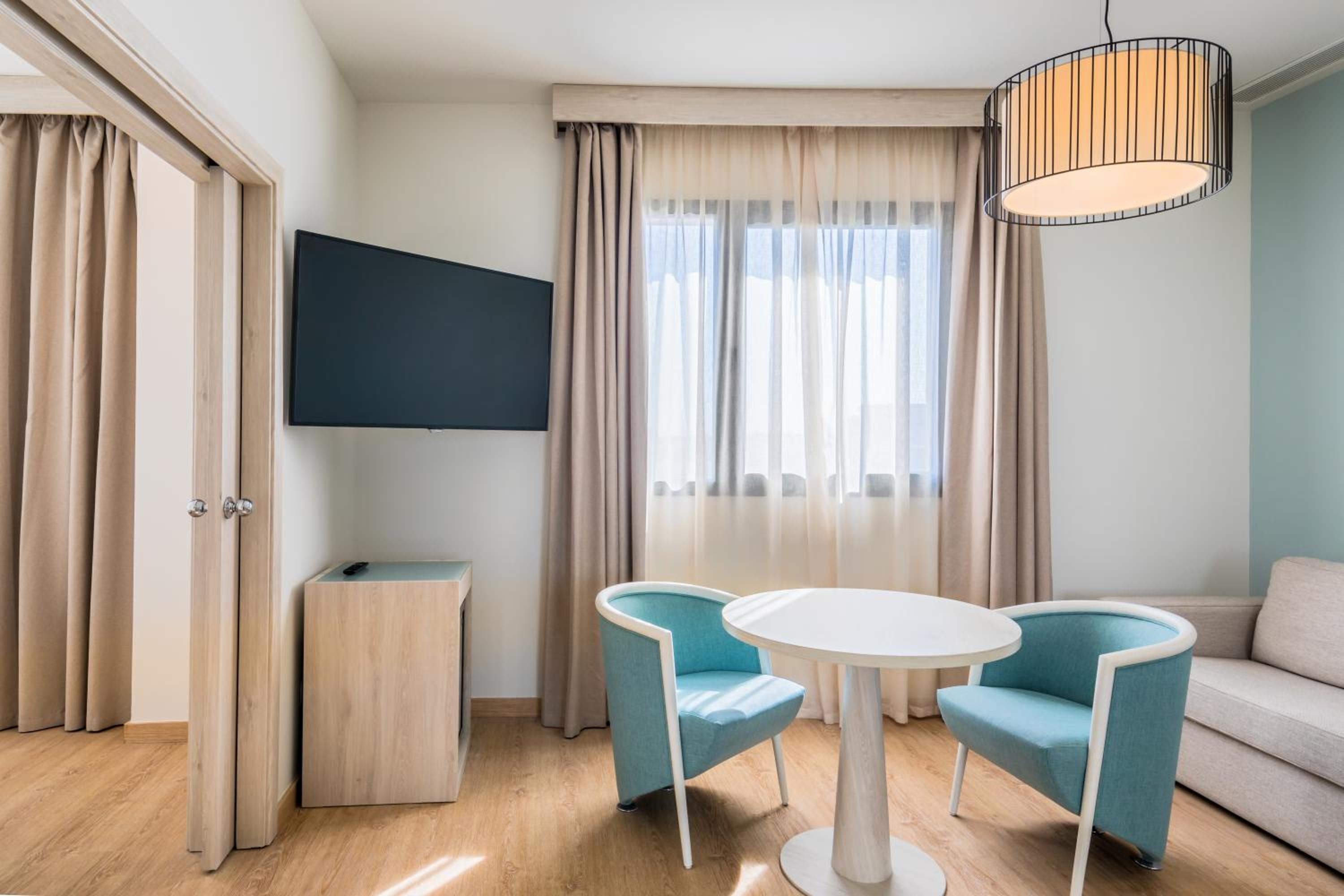 Junior Suite With Extra Bed (2 Adults + 1 Child) photo 3