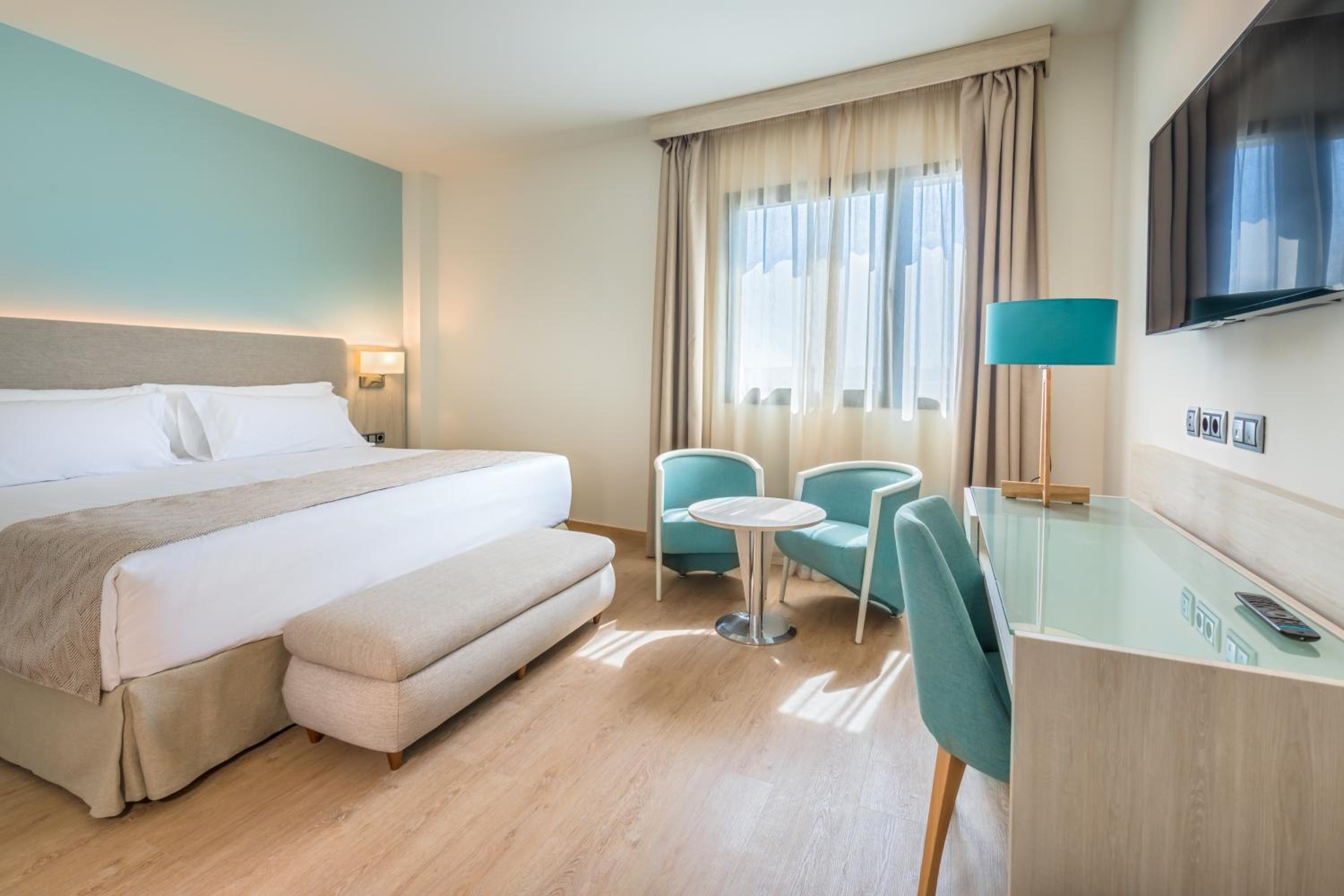 Superior Twin Room with Extra Bed (2 adults + 1 child) photo 3
