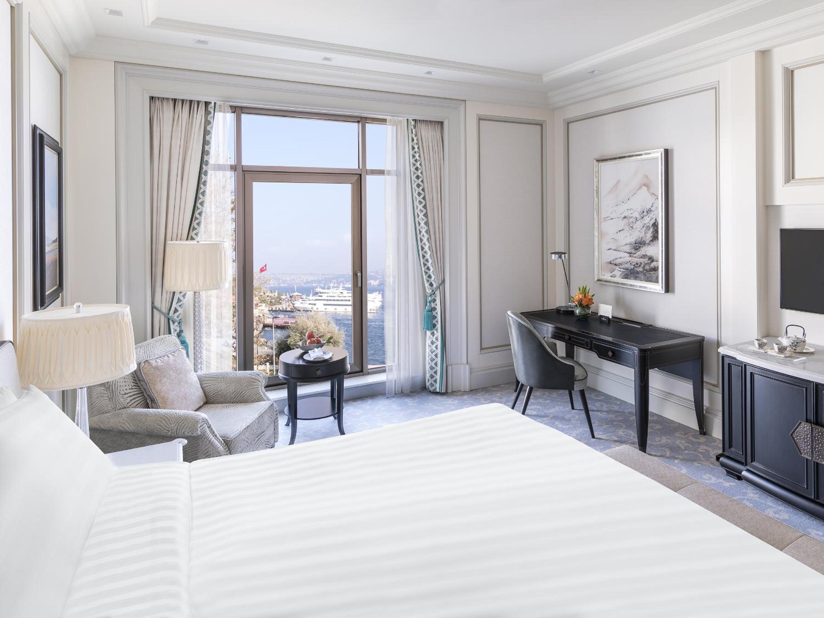 Deluxe Room with Partial Bosphorus View