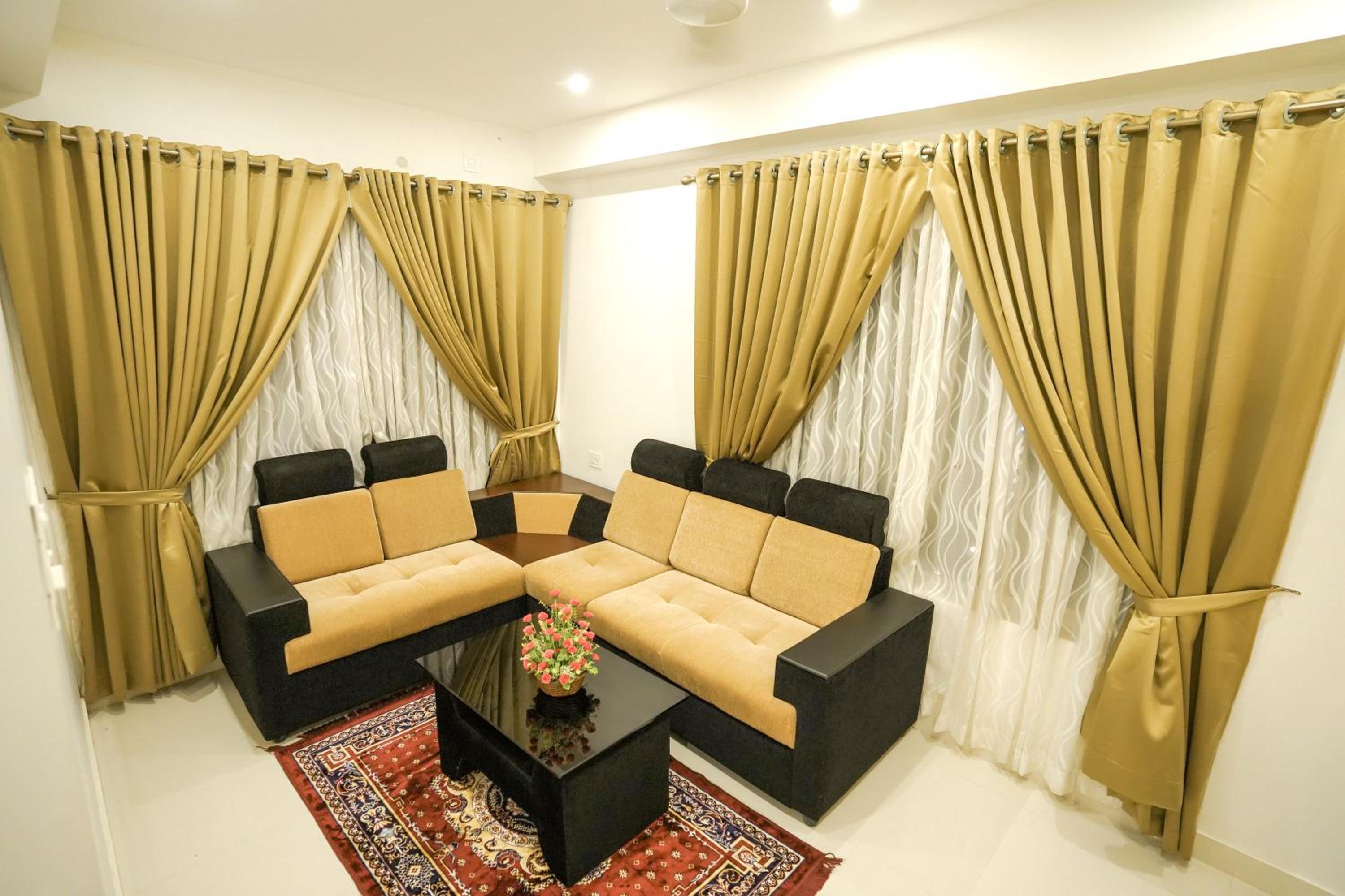 Deluxe King Room - Photo 9