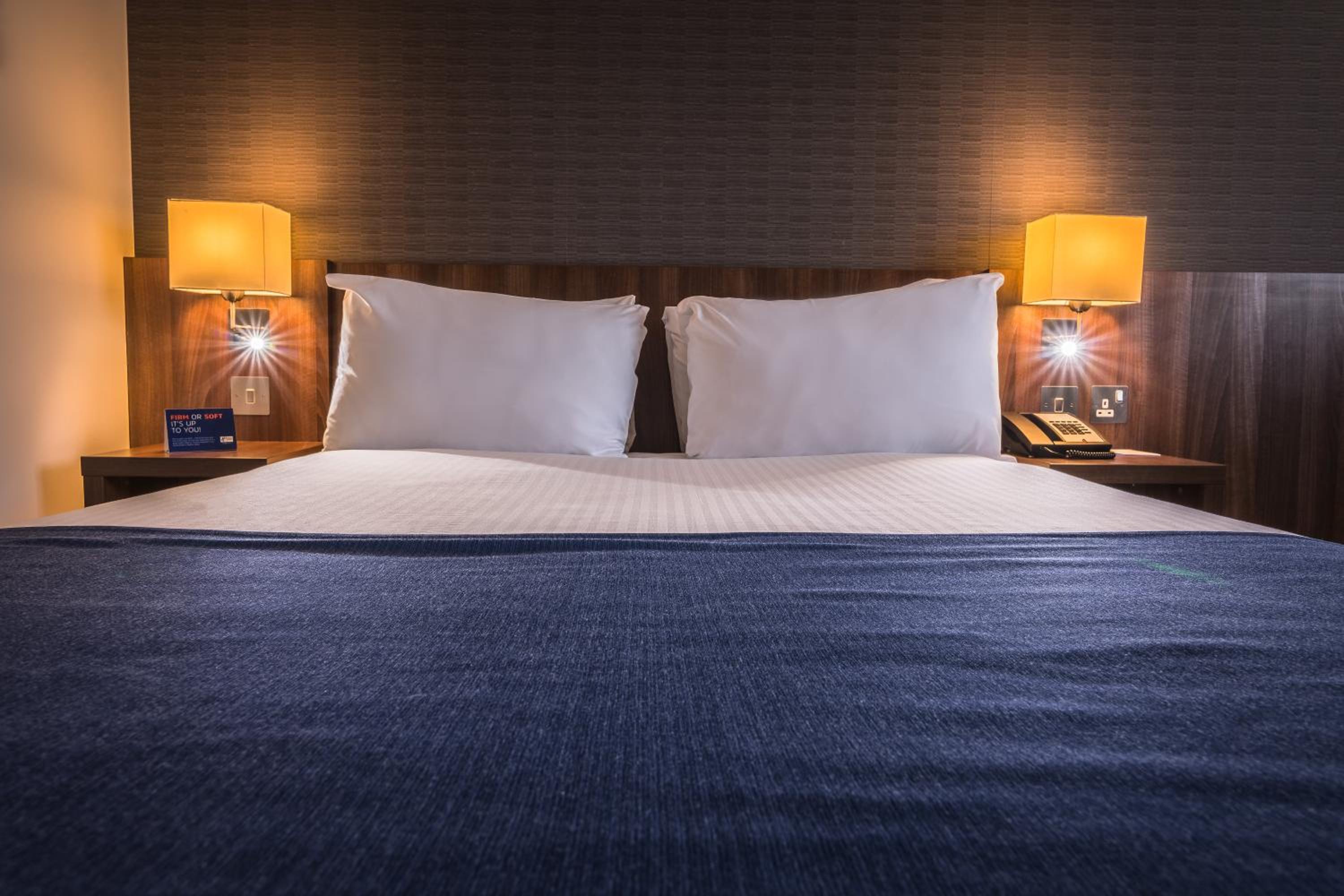 Standard Double Room with Free Hot Breakfast - Photo 1