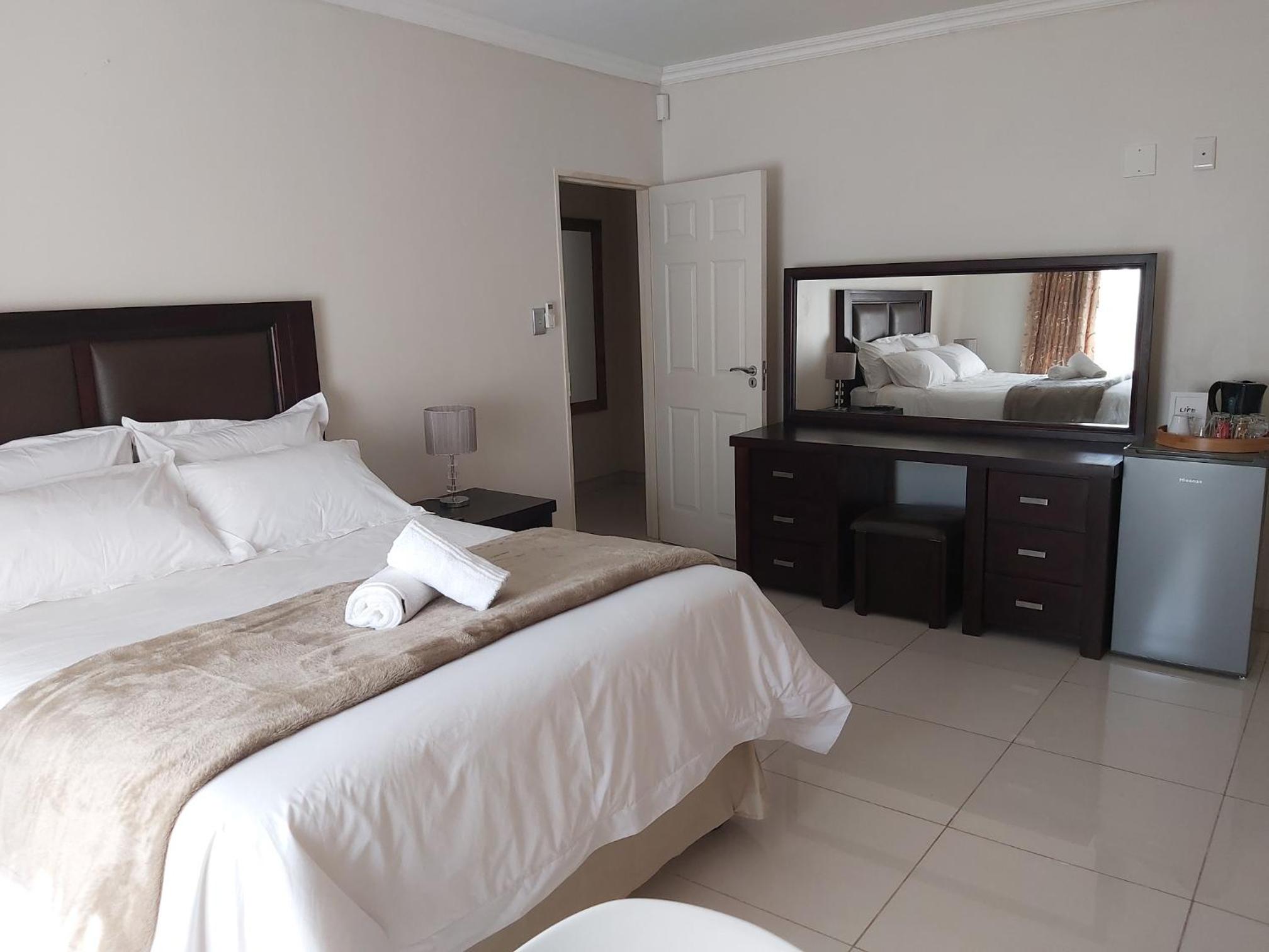 Business Queen Room - Photo 1
