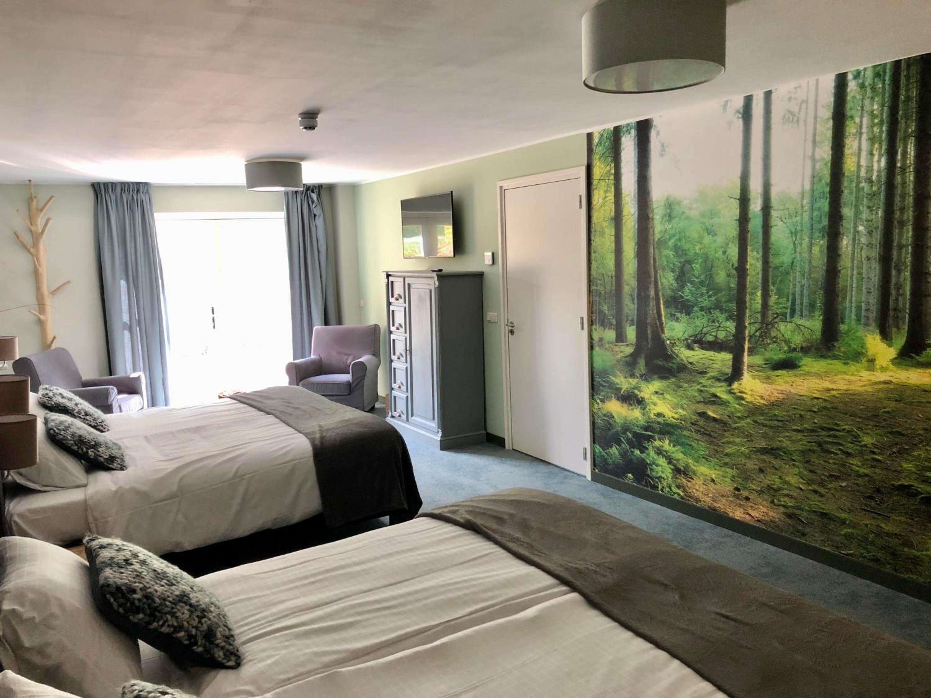 Quadruple Room with Private Bathroom photo 2