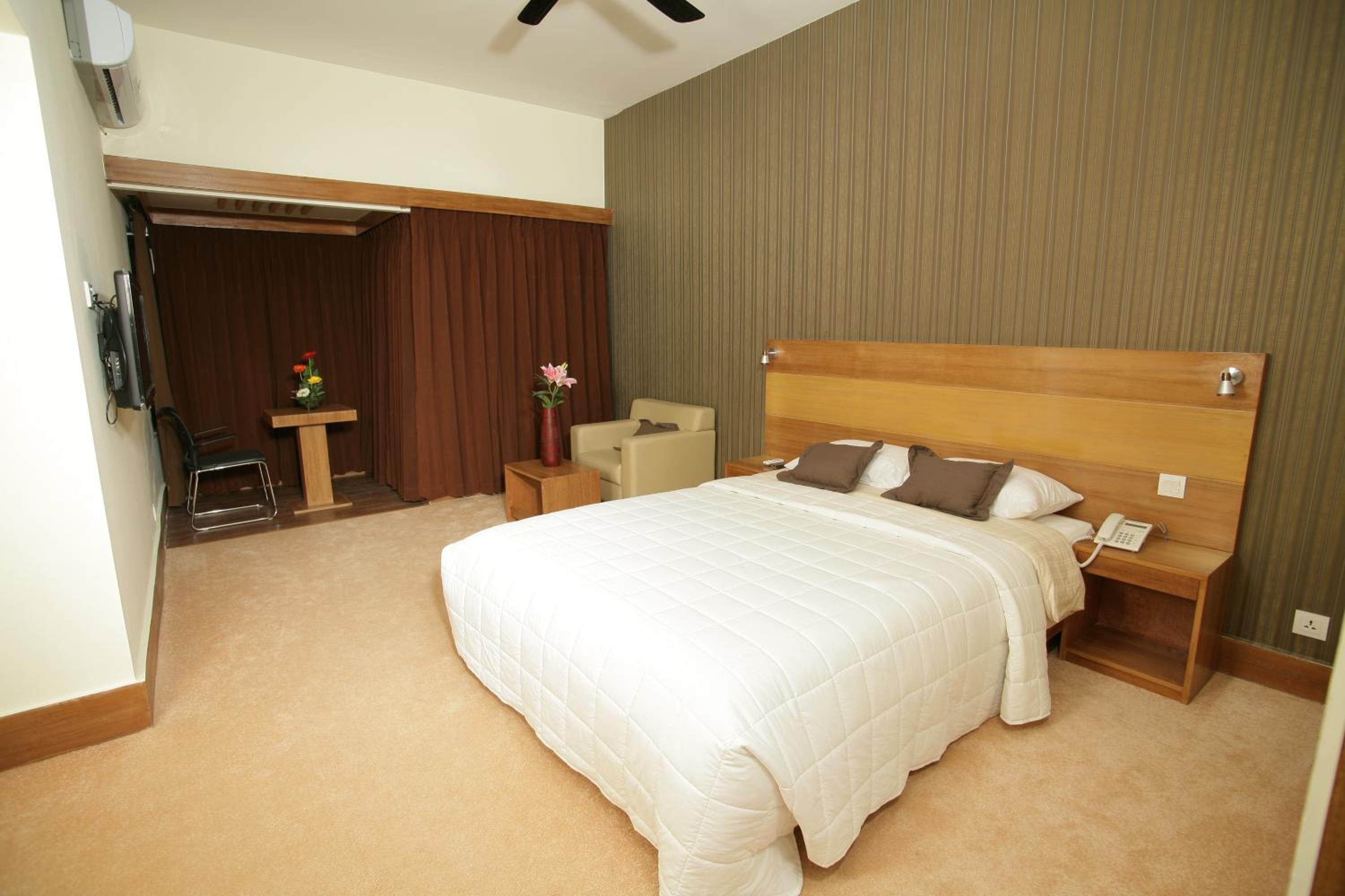 Superior King Room photo 2