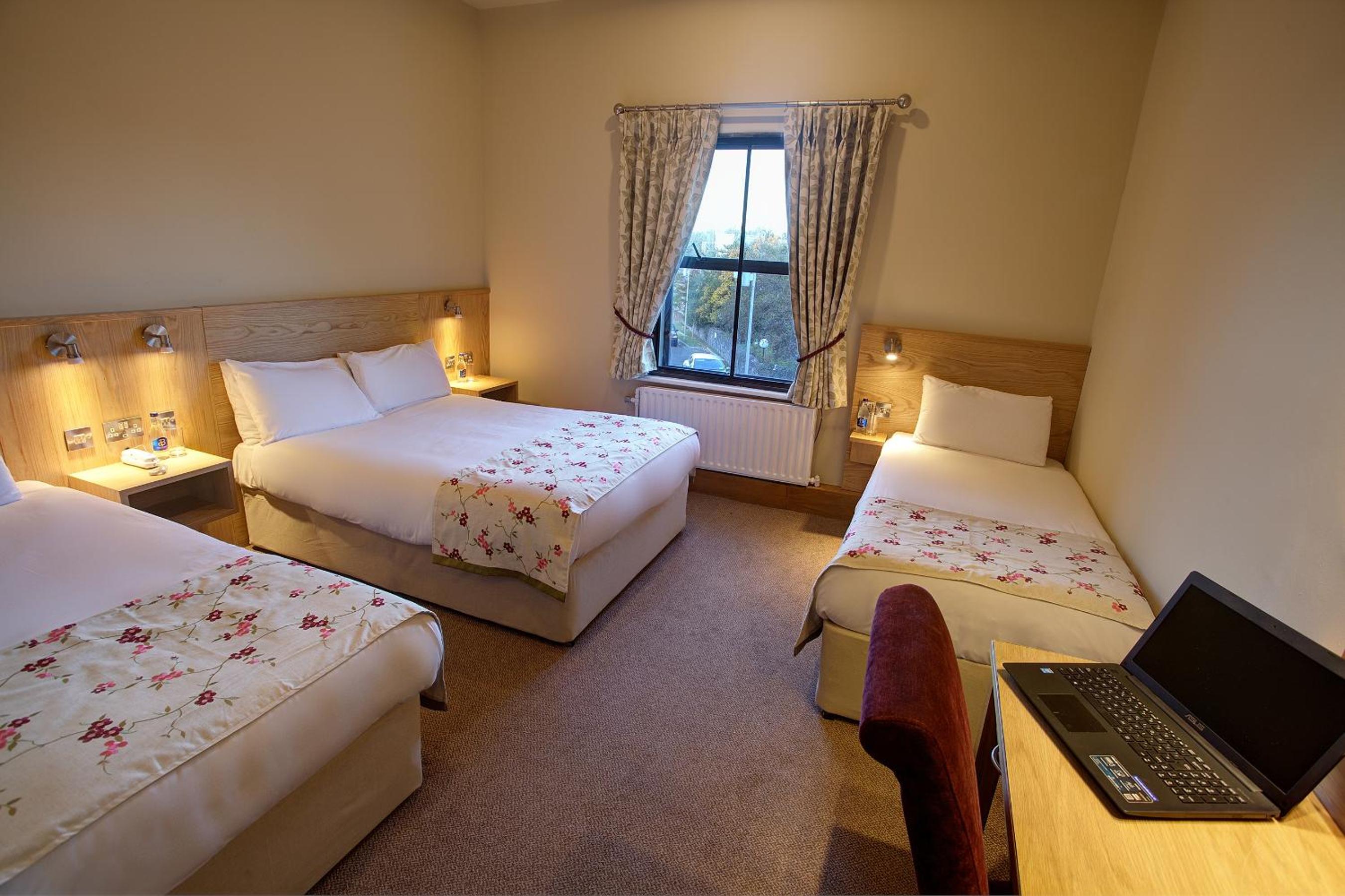 Family Room (2 Adults + 2 Children)