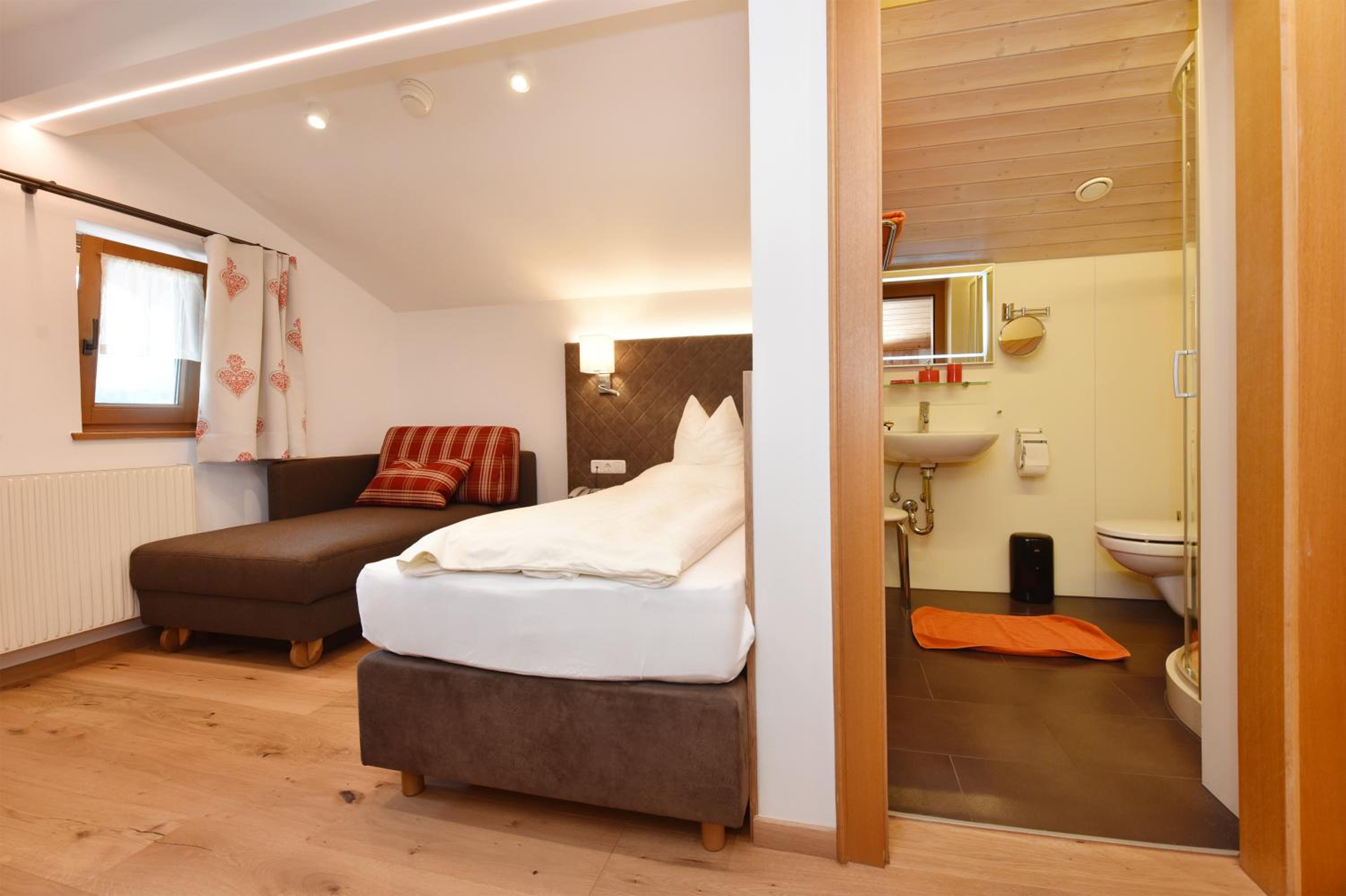 Single Room photo 2