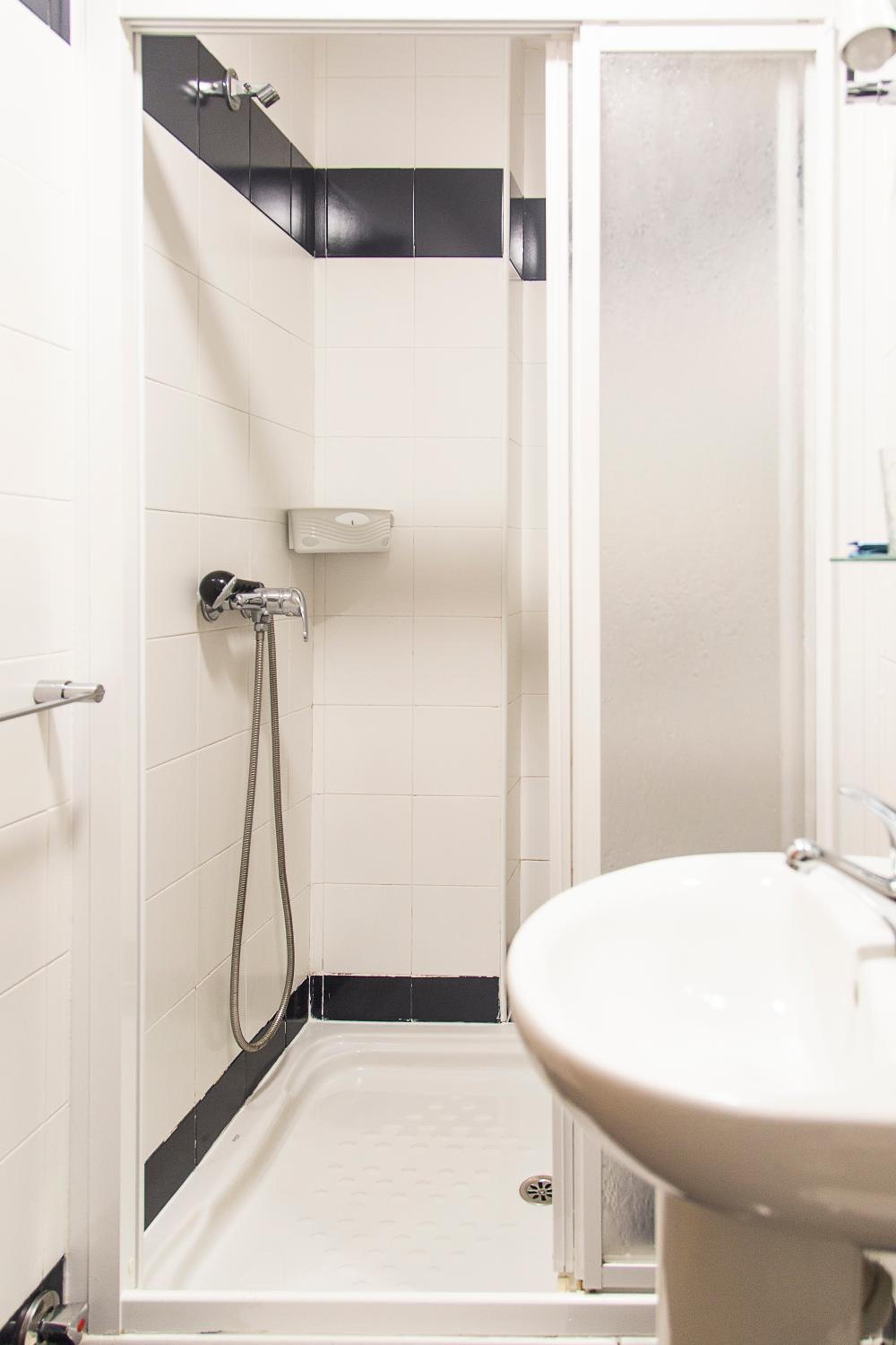 Double Room - Photo 7