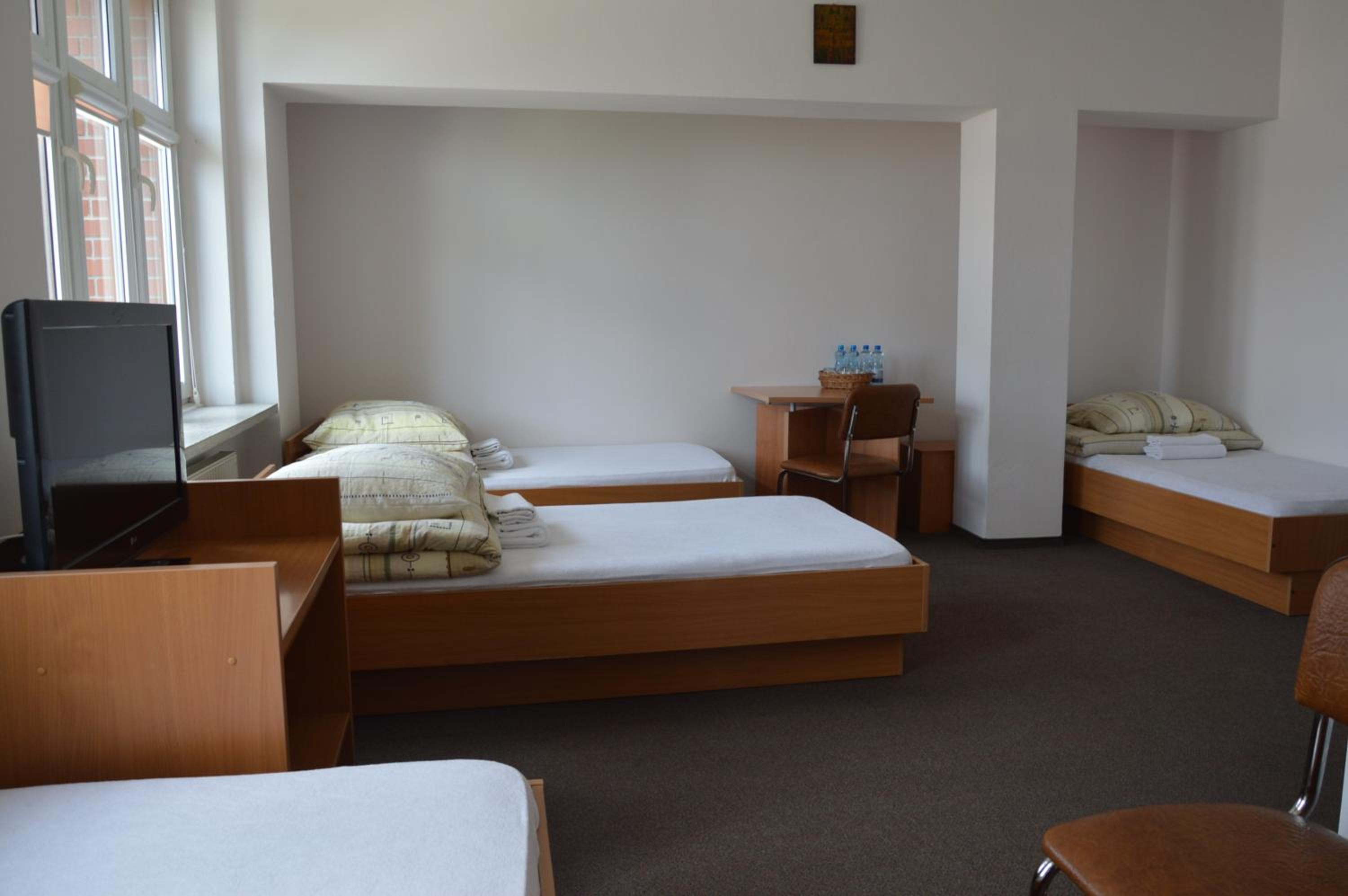 Quadruple Room with Bathroom - Photo 1