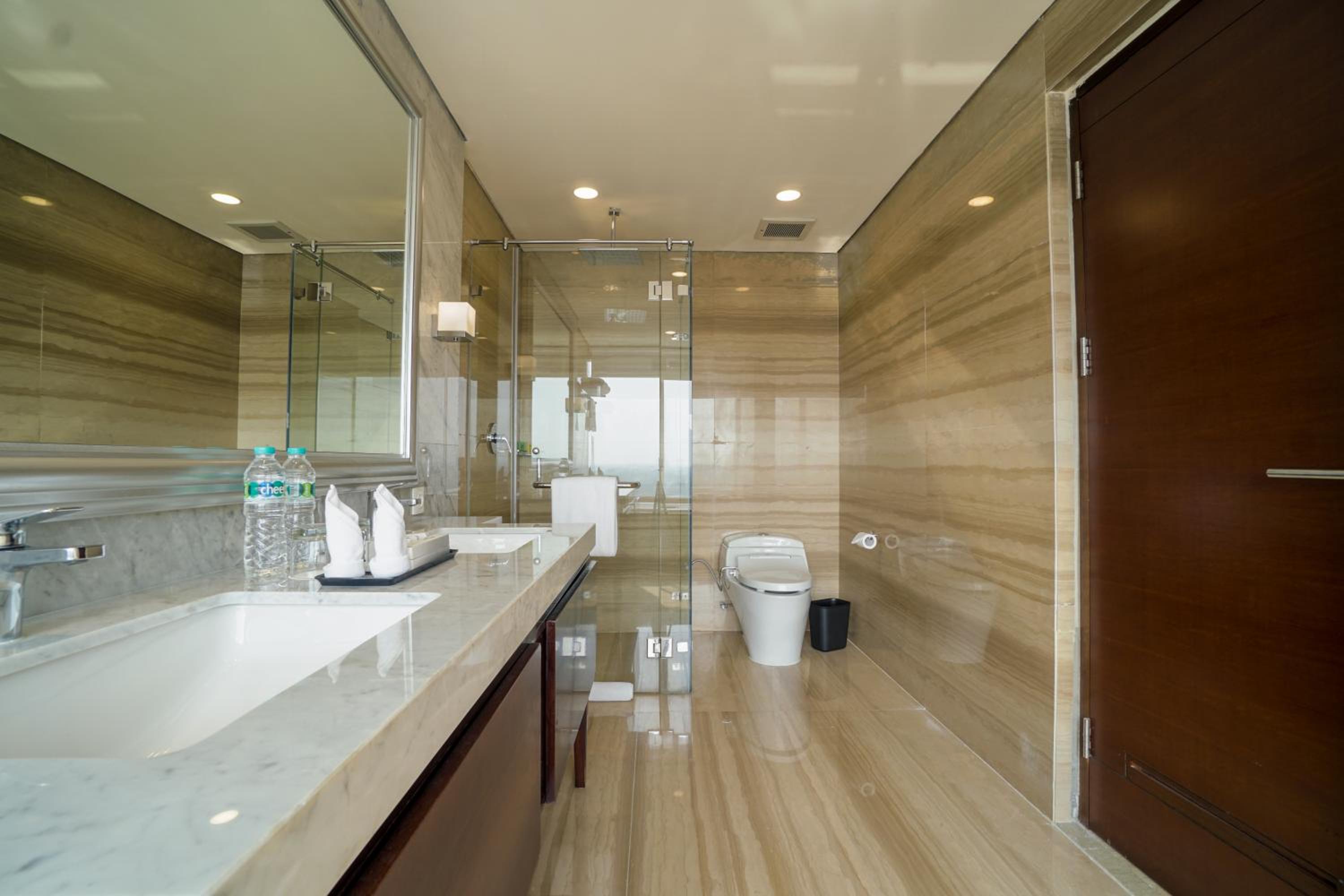 Suite - Photo 3
