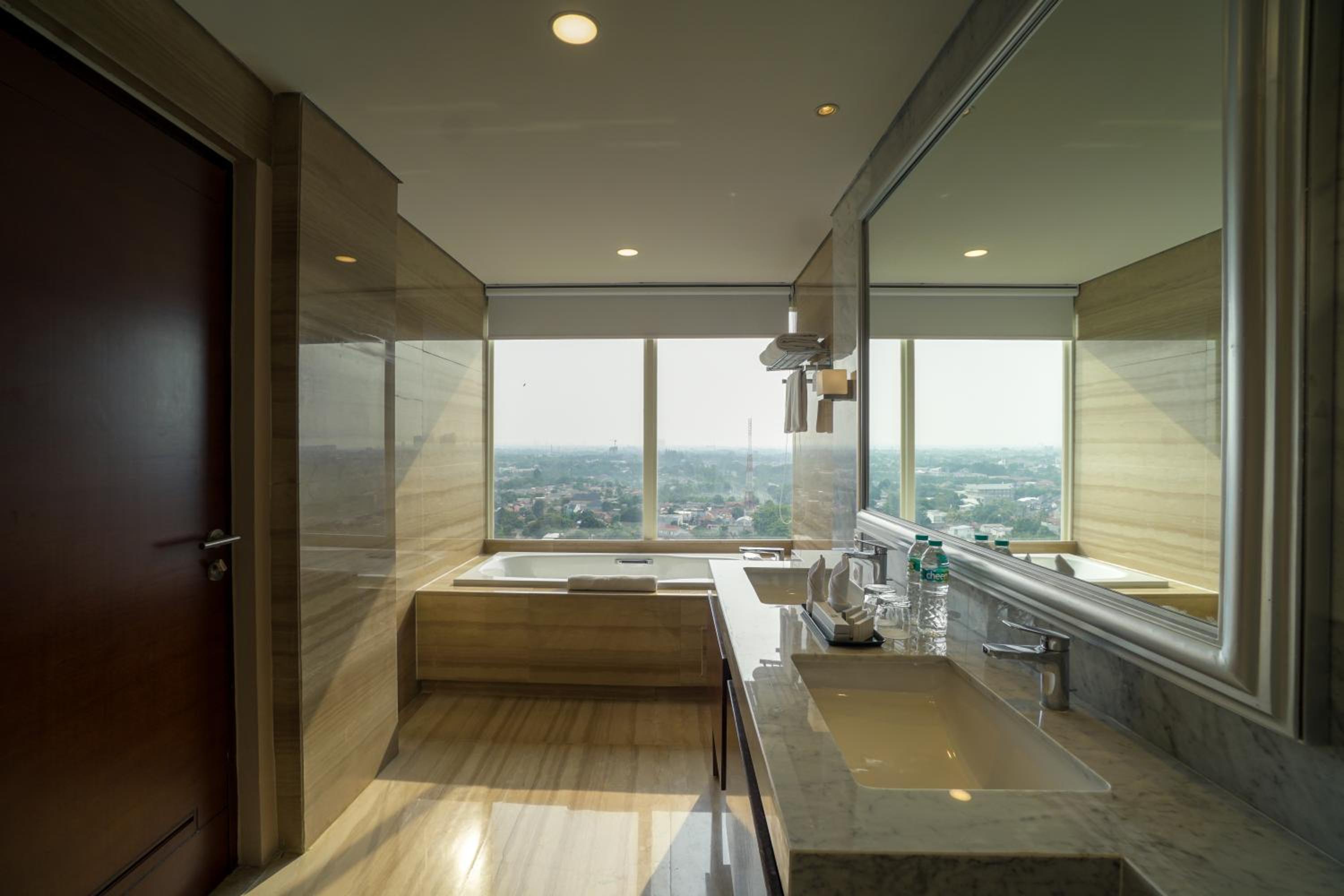 Suite - Photo 8