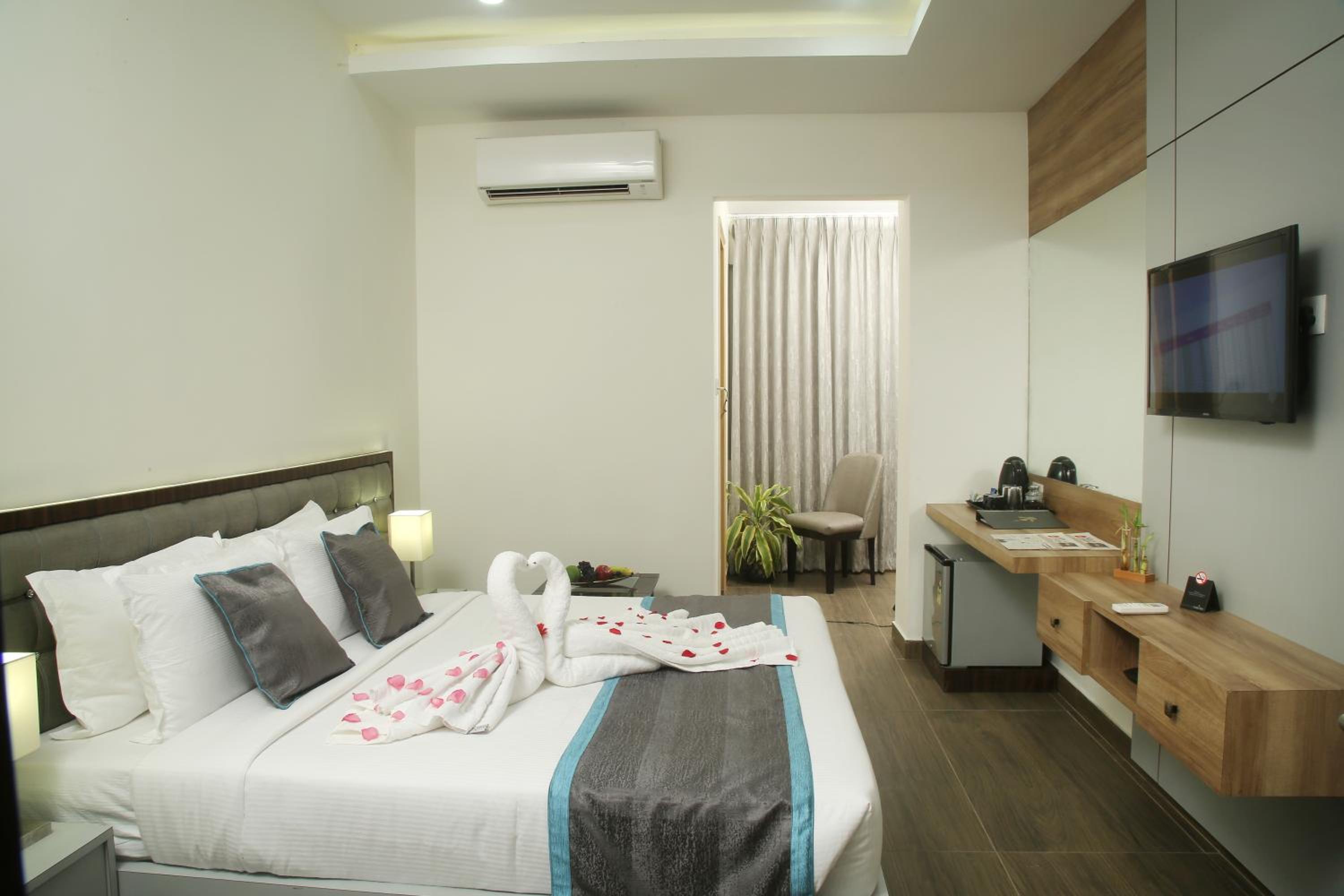 Superior King Room photo 2