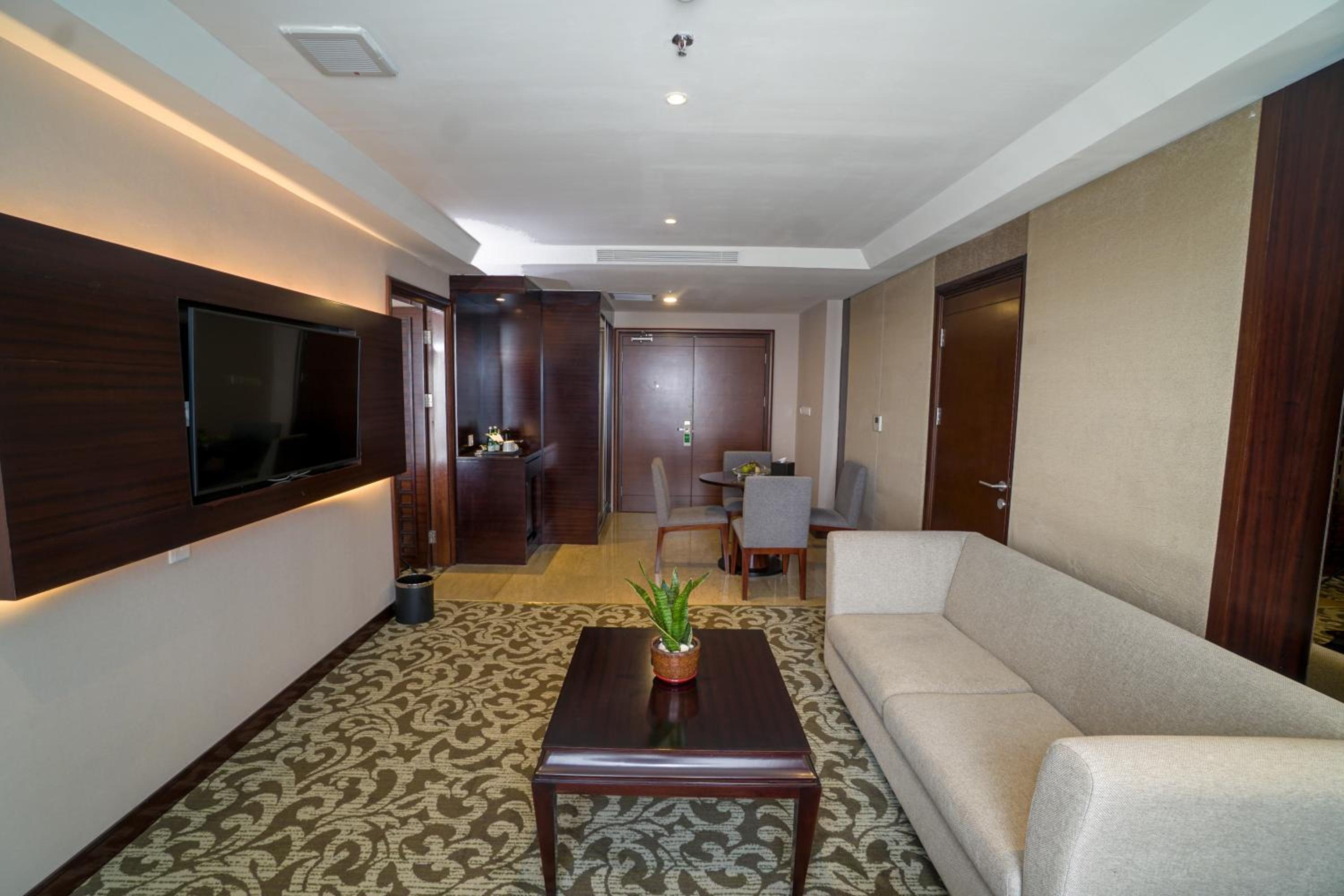 Suite - Photo 5