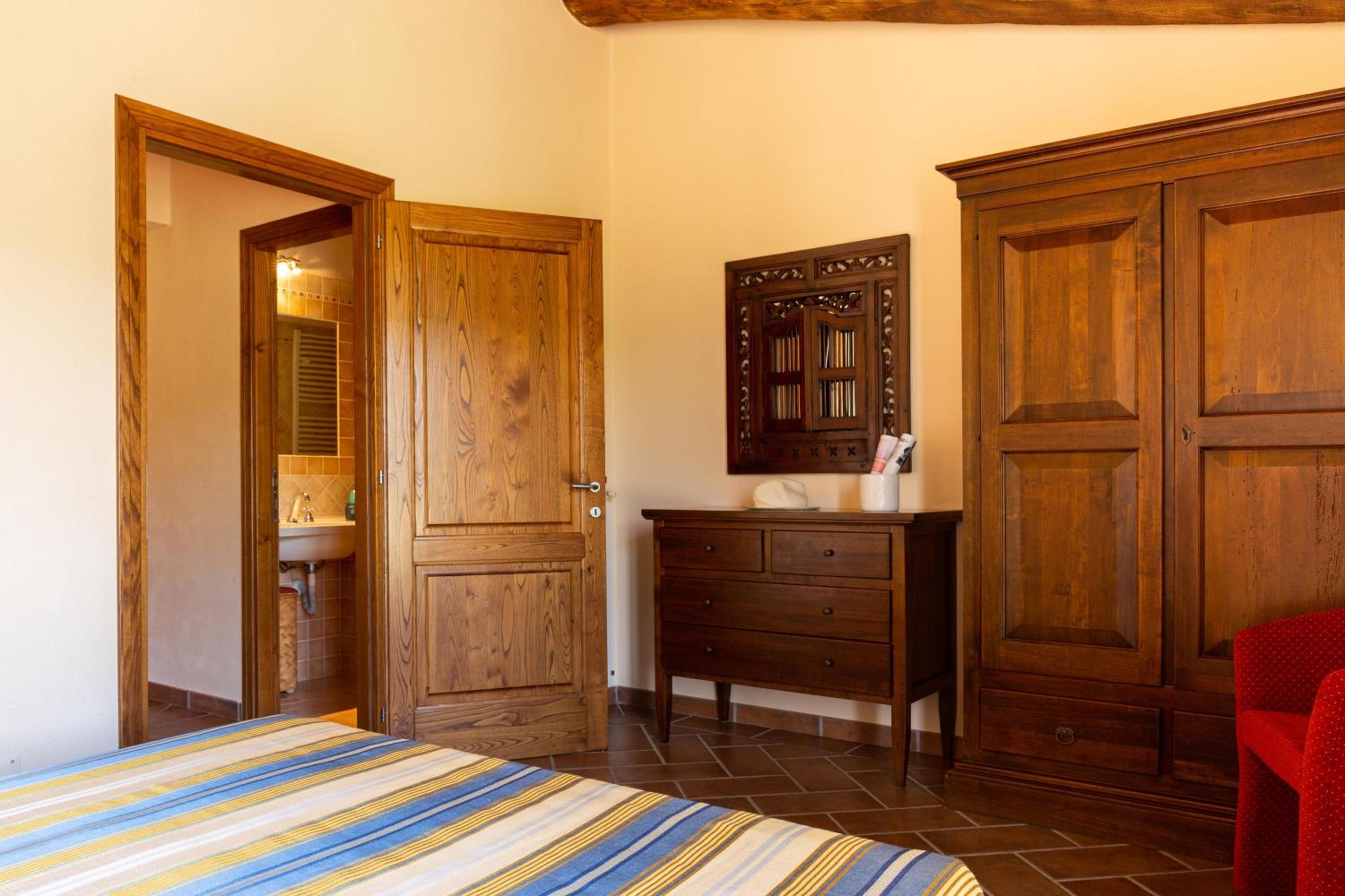One-Bedroom Apartment - Photo 18